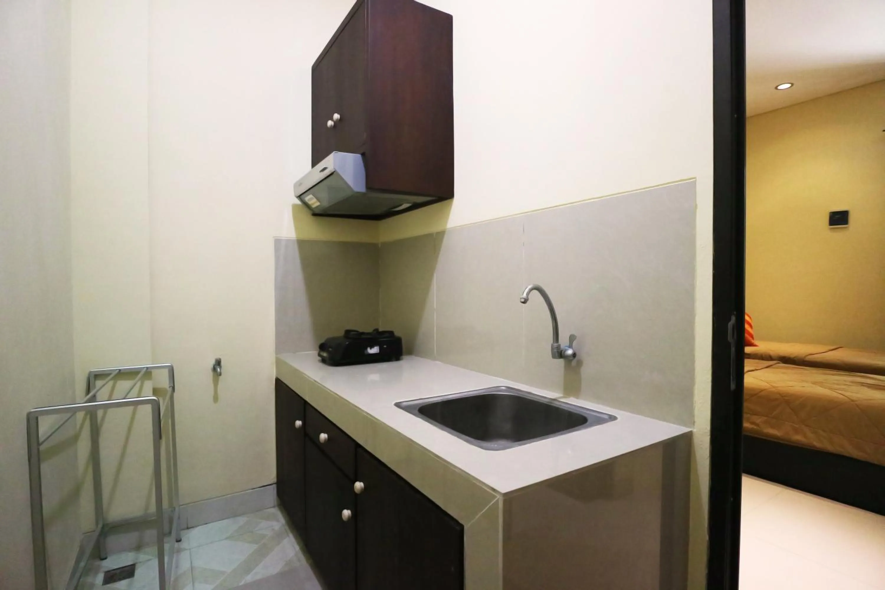 Kitchen or kitchenette in Dee Mansion