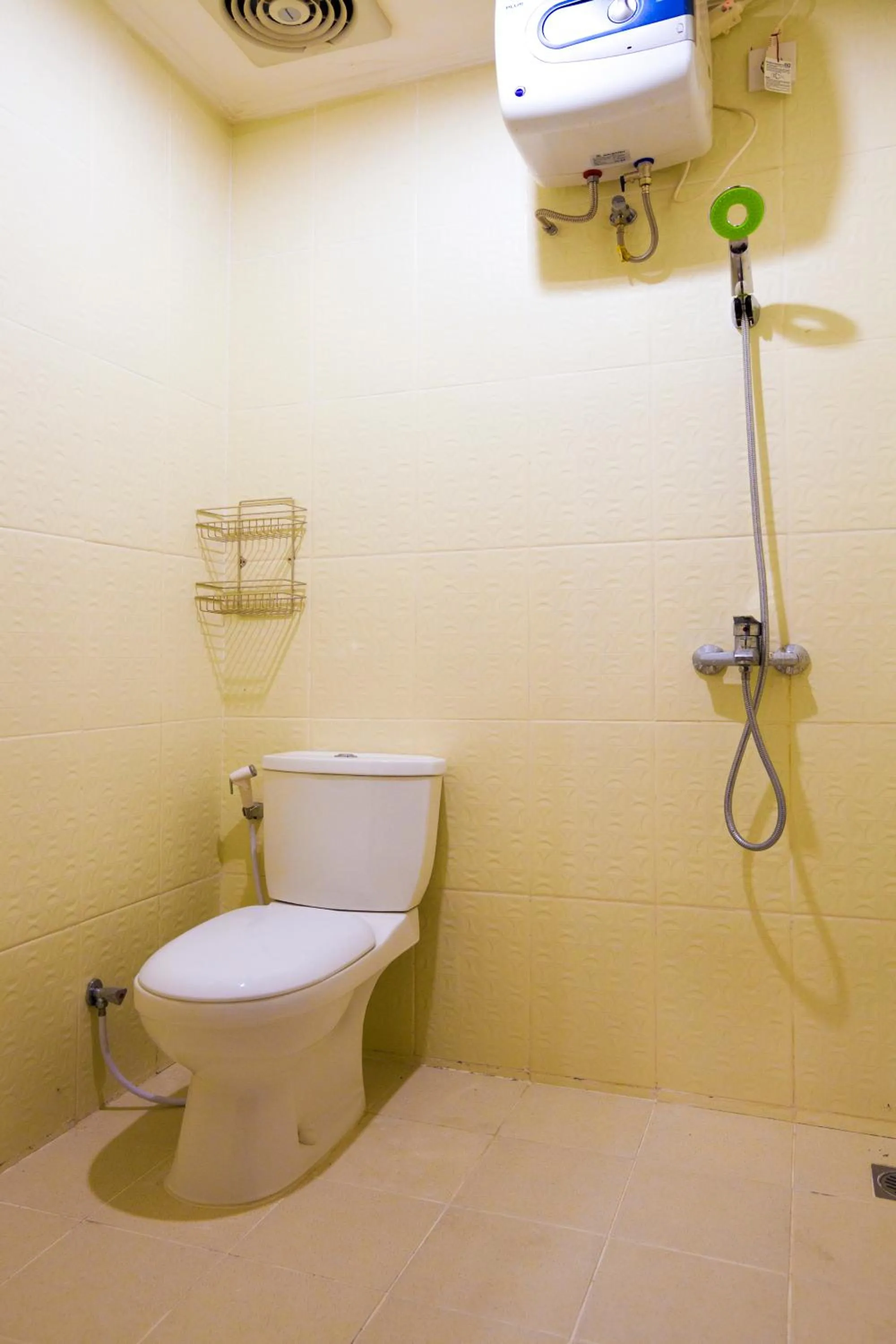 Shower in Dee Mansion