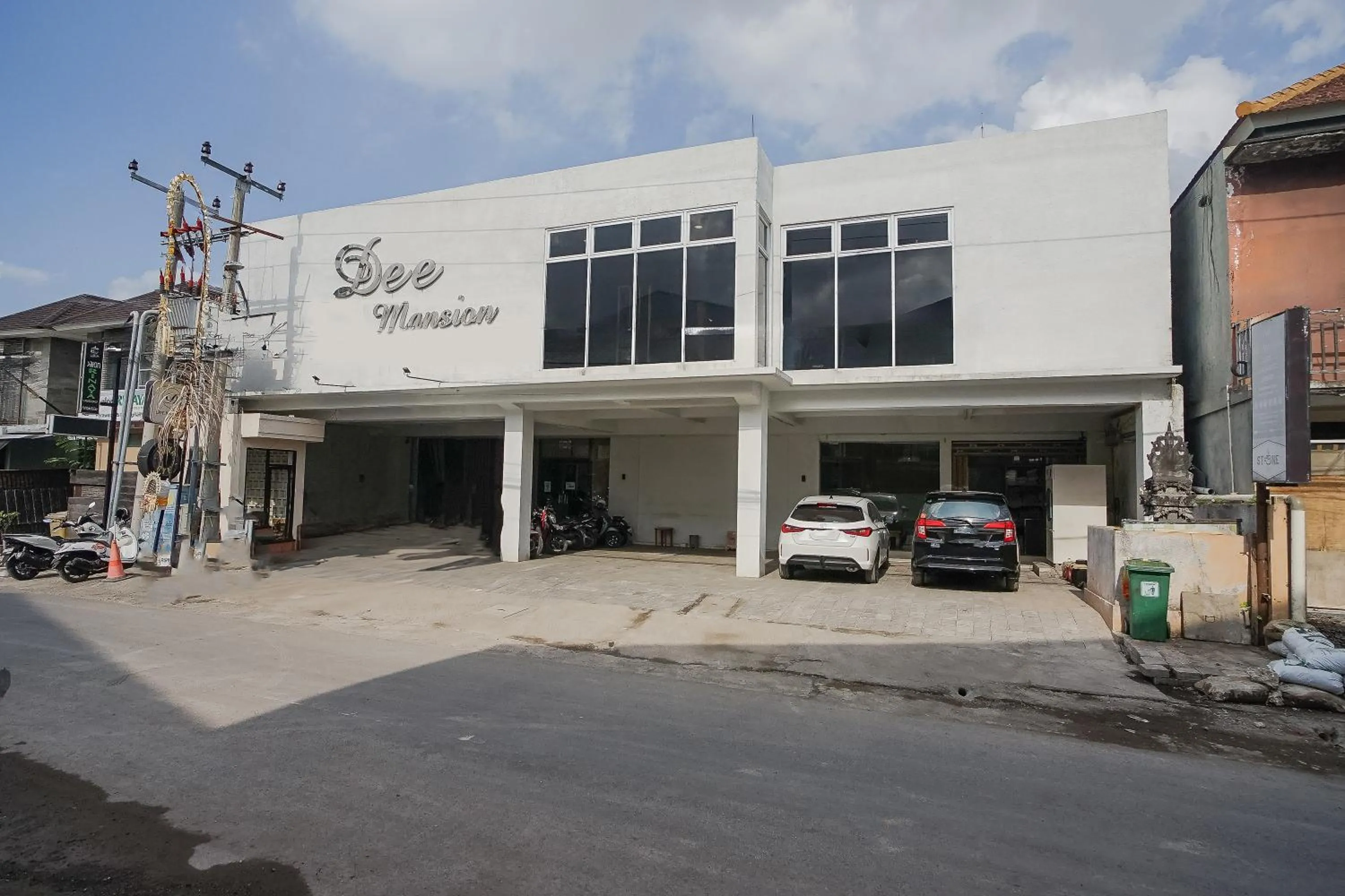 Property building in Dee Mansion