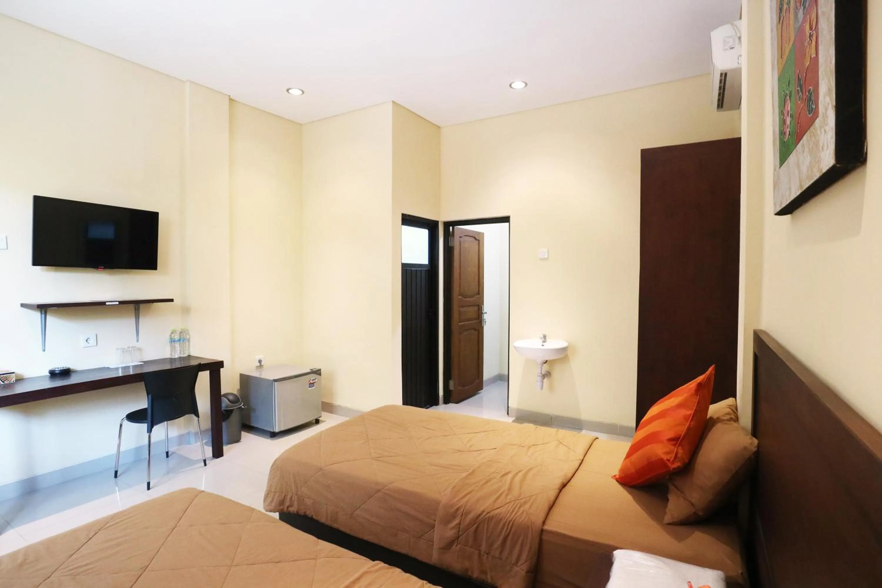 Bedroom, Bed in Dee Mansion