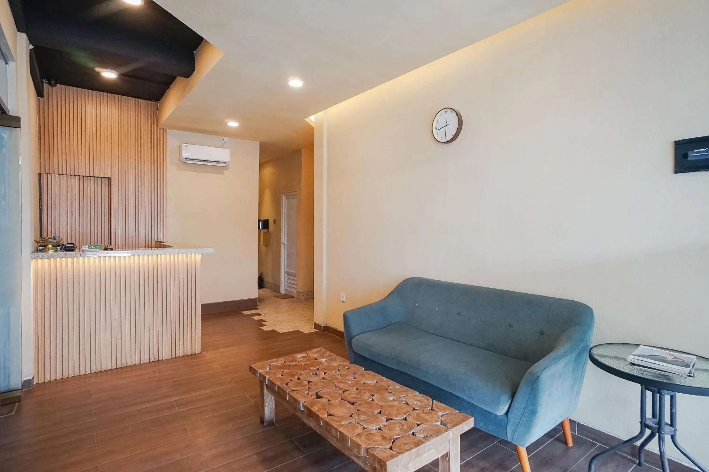 Living room in Dee Mansion