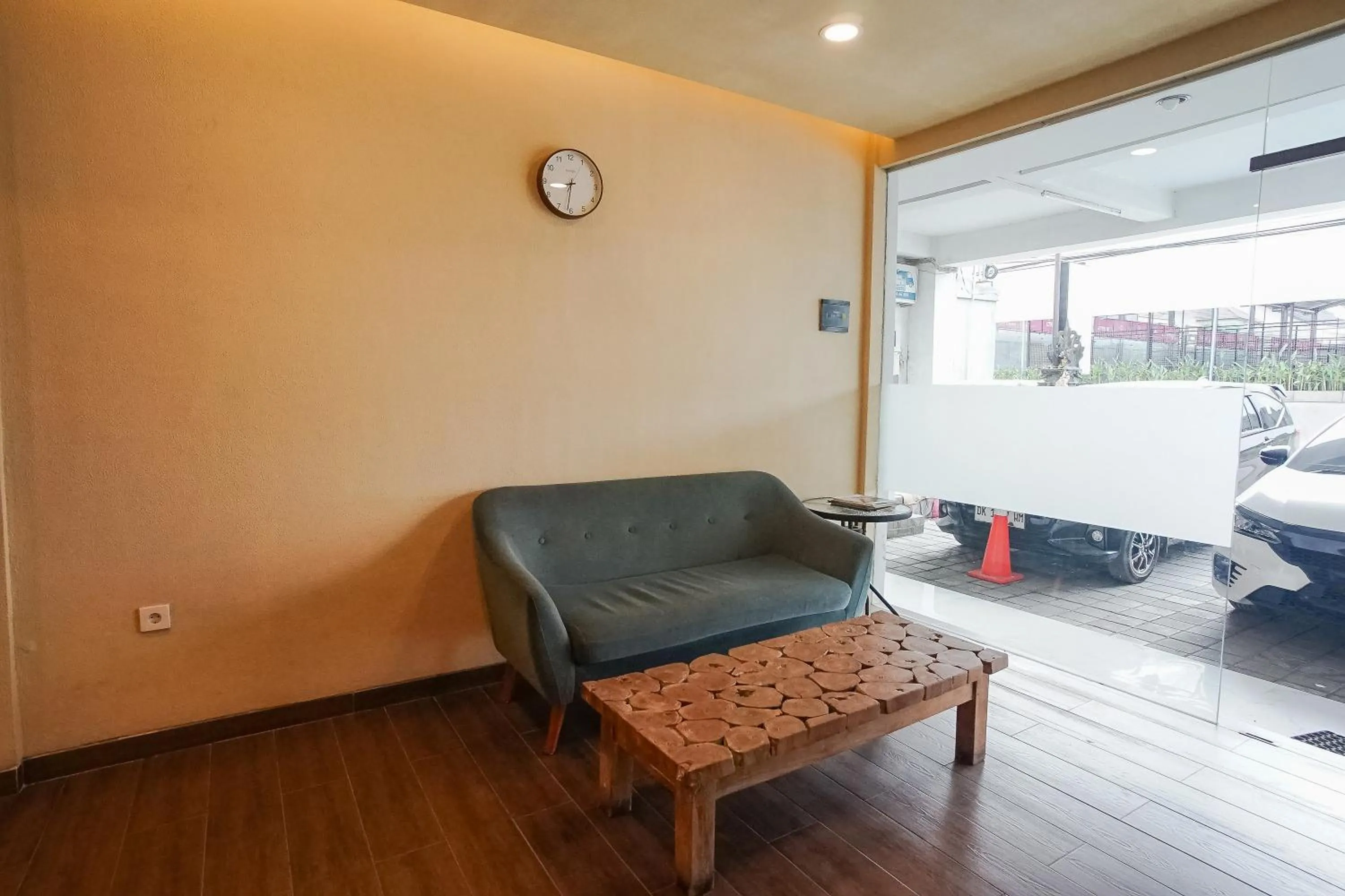 Living room in Dee Mansion