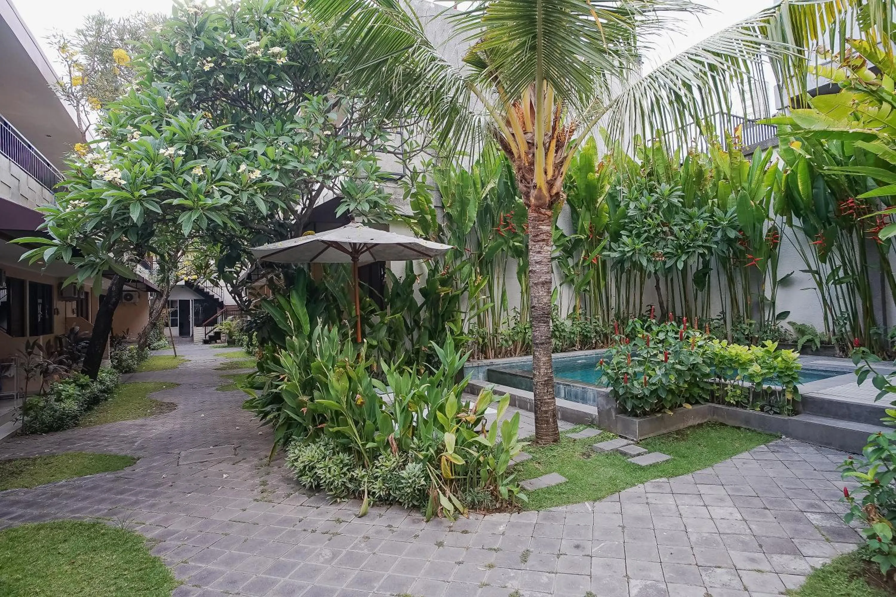 Swimming pool in Dee Mansion