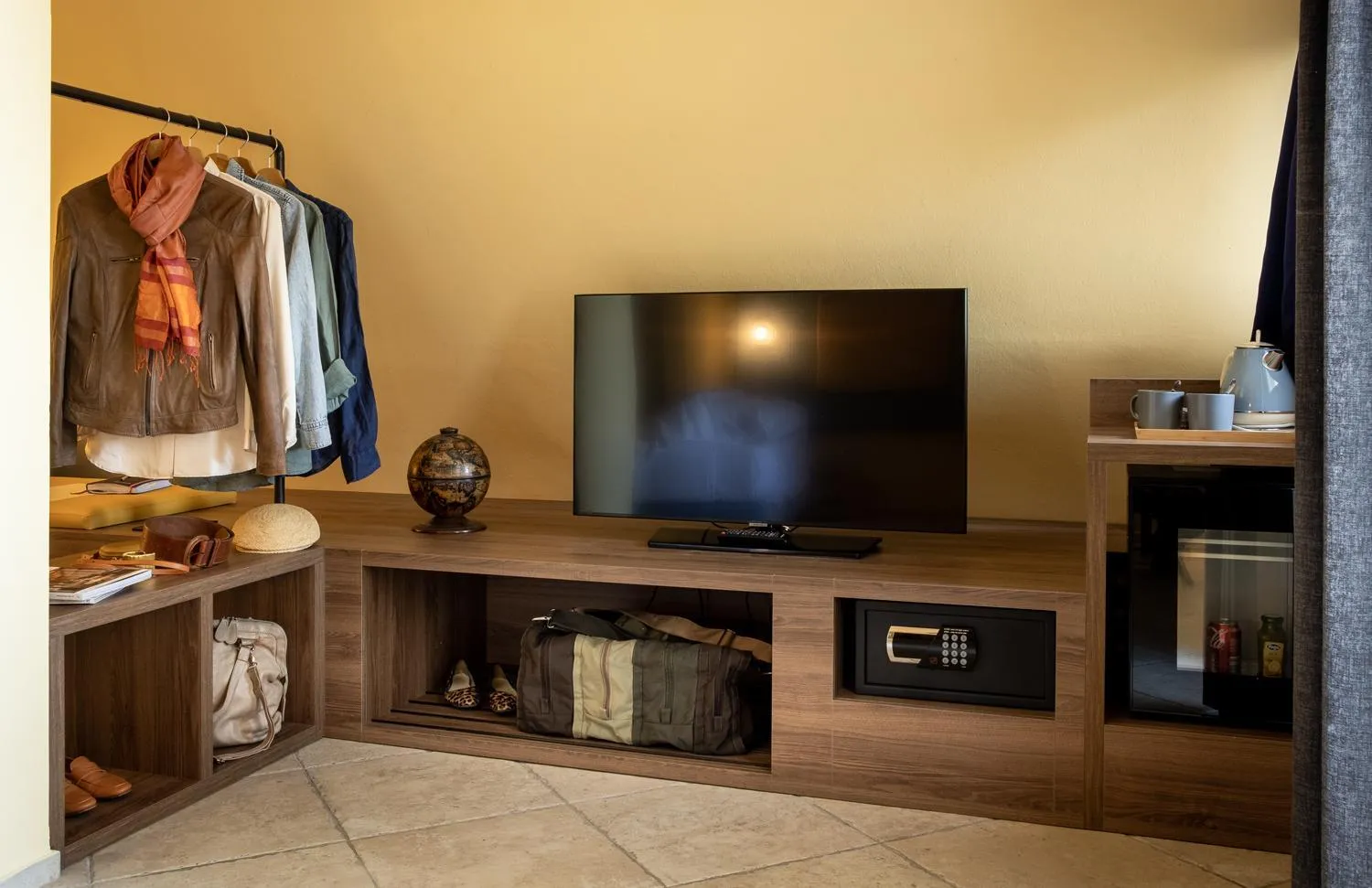 TV and multimedia in Hotel Jolly Roger