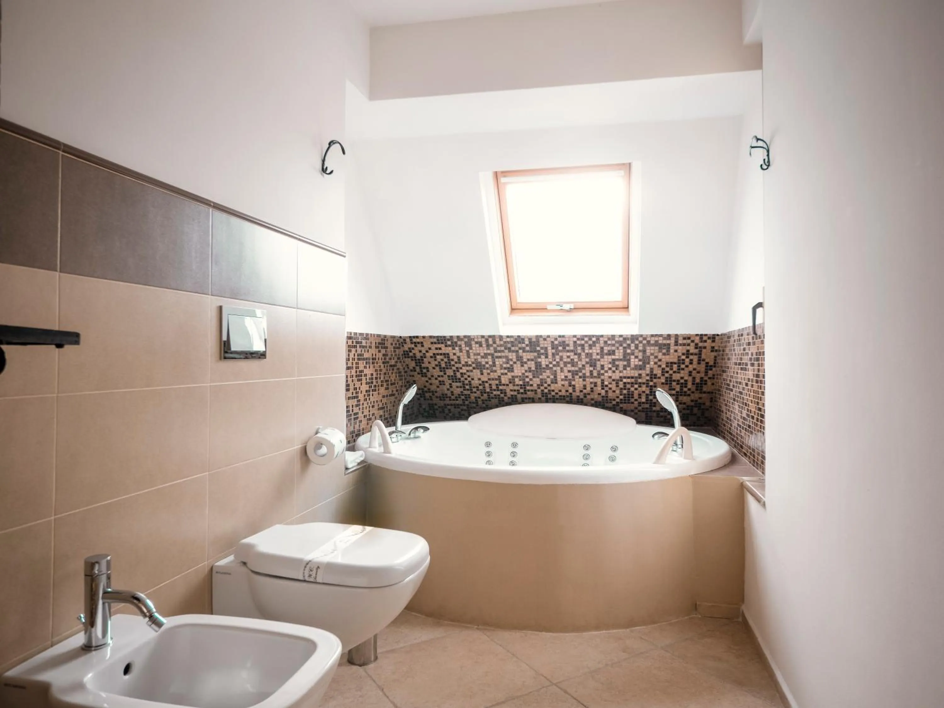 Toilet in Hotel Jolly Roger