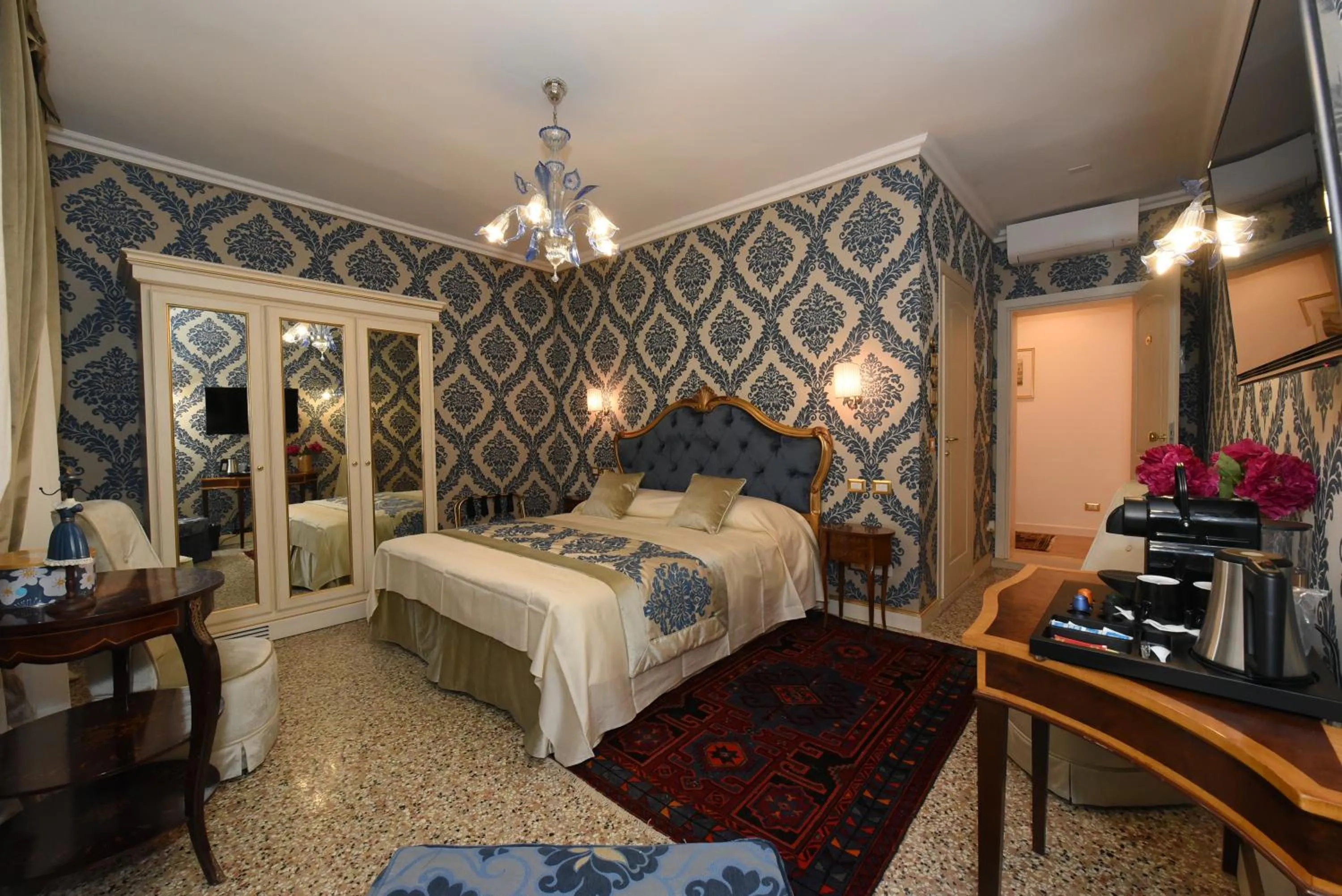 Photo of the whole room, Bed in 40.17 SAN MARCO