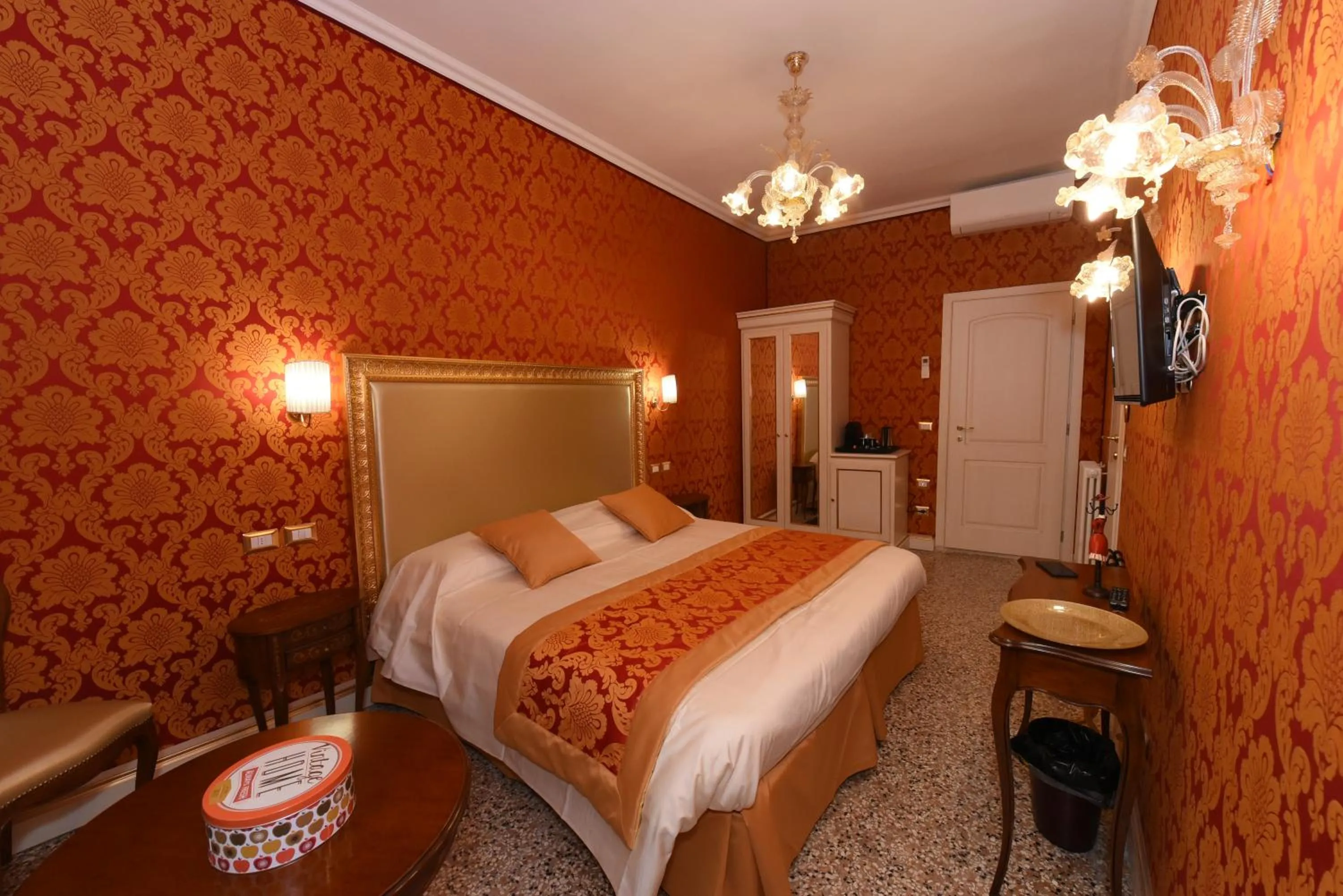 Photo of the whole room, Bed in 40.17 SAN MARCO