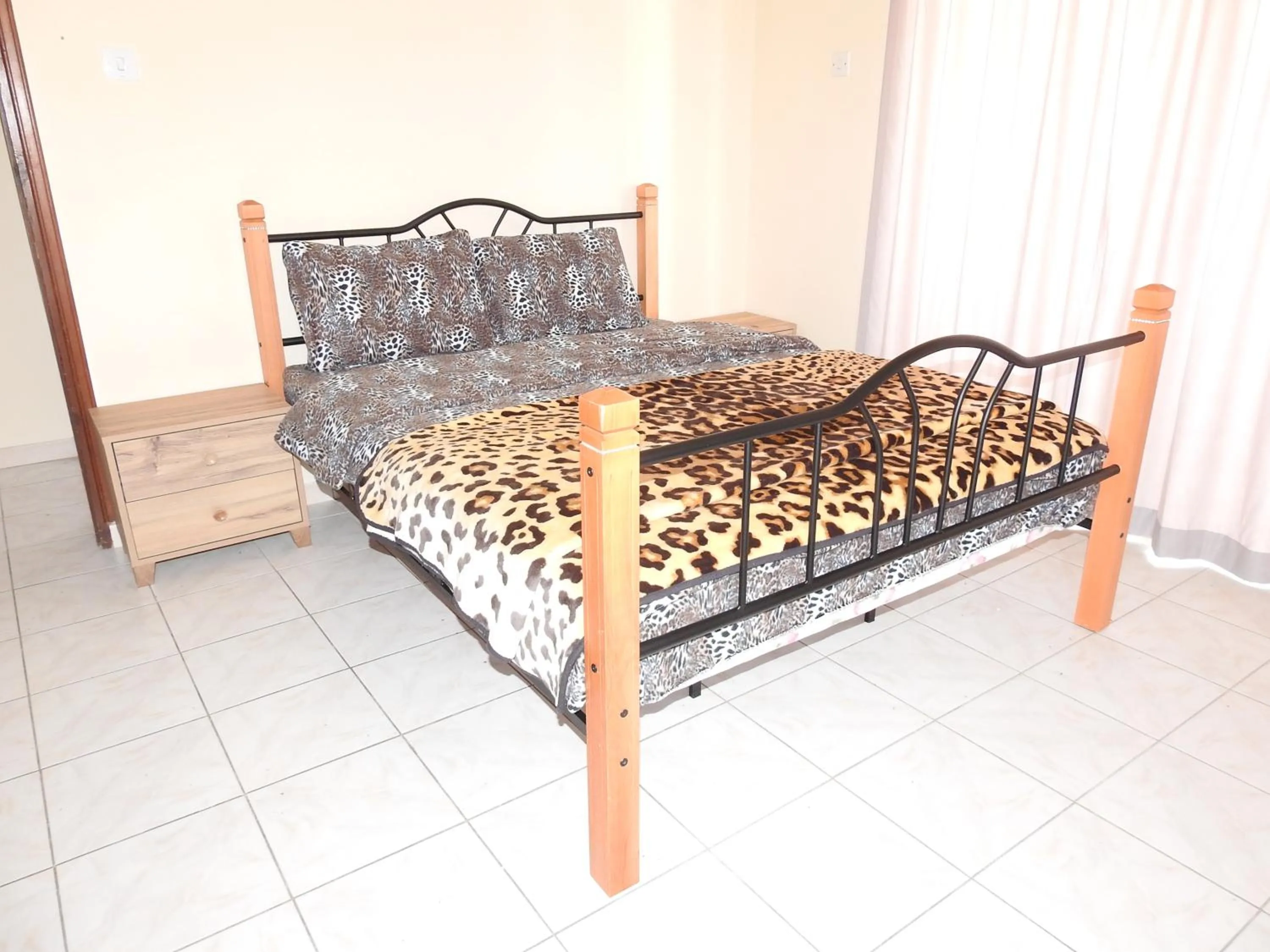Bedroom, Bed in Ertunalp Apartment