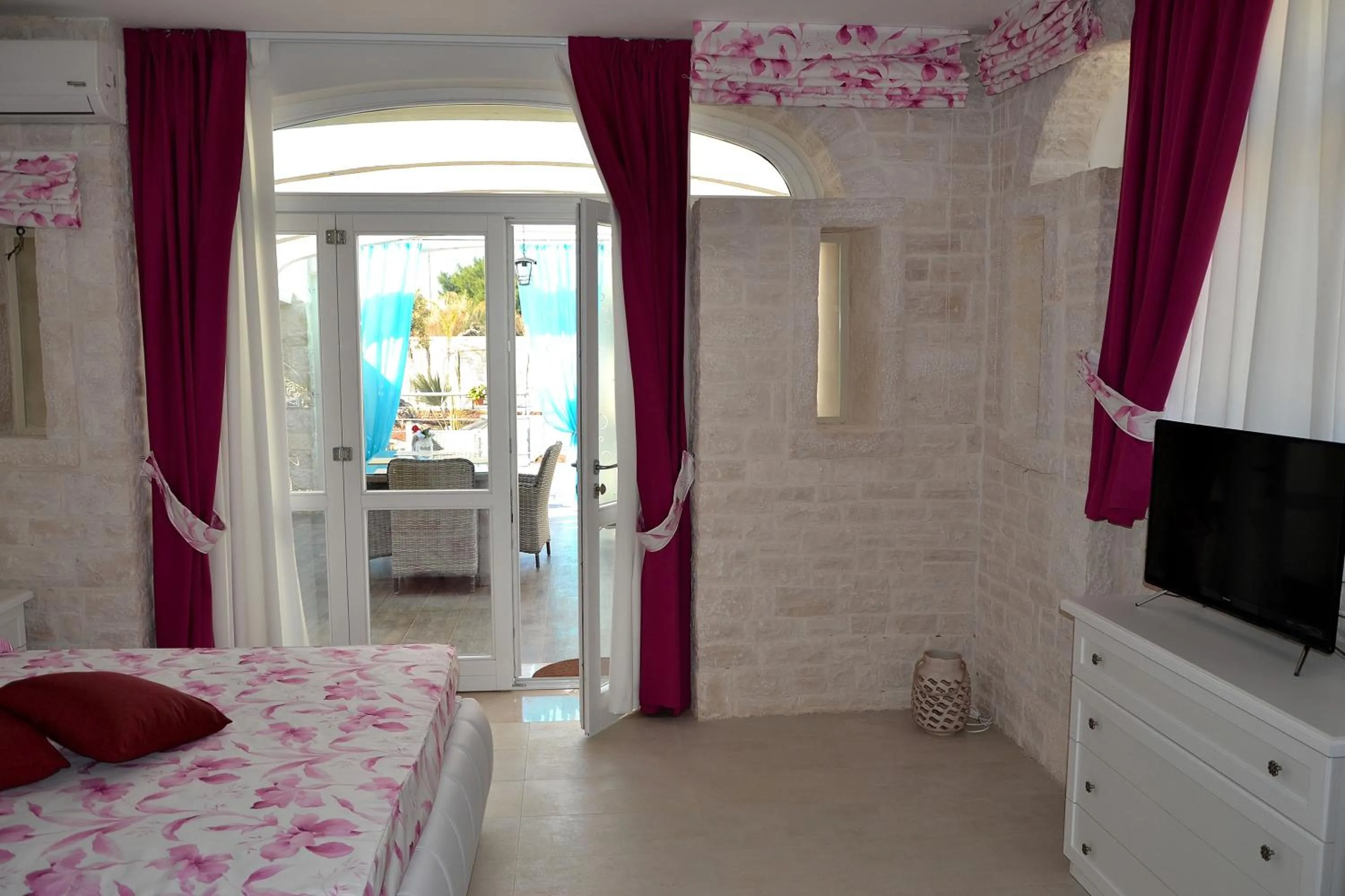 Patio, Bed in Dimora Porto Contessa