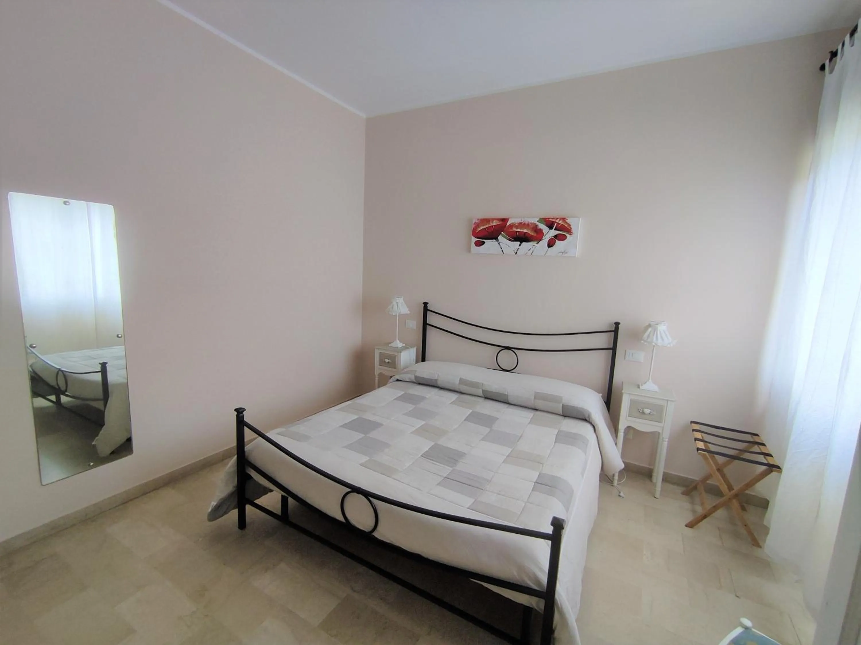 Bedroom, Bed in La Mimosa Chic