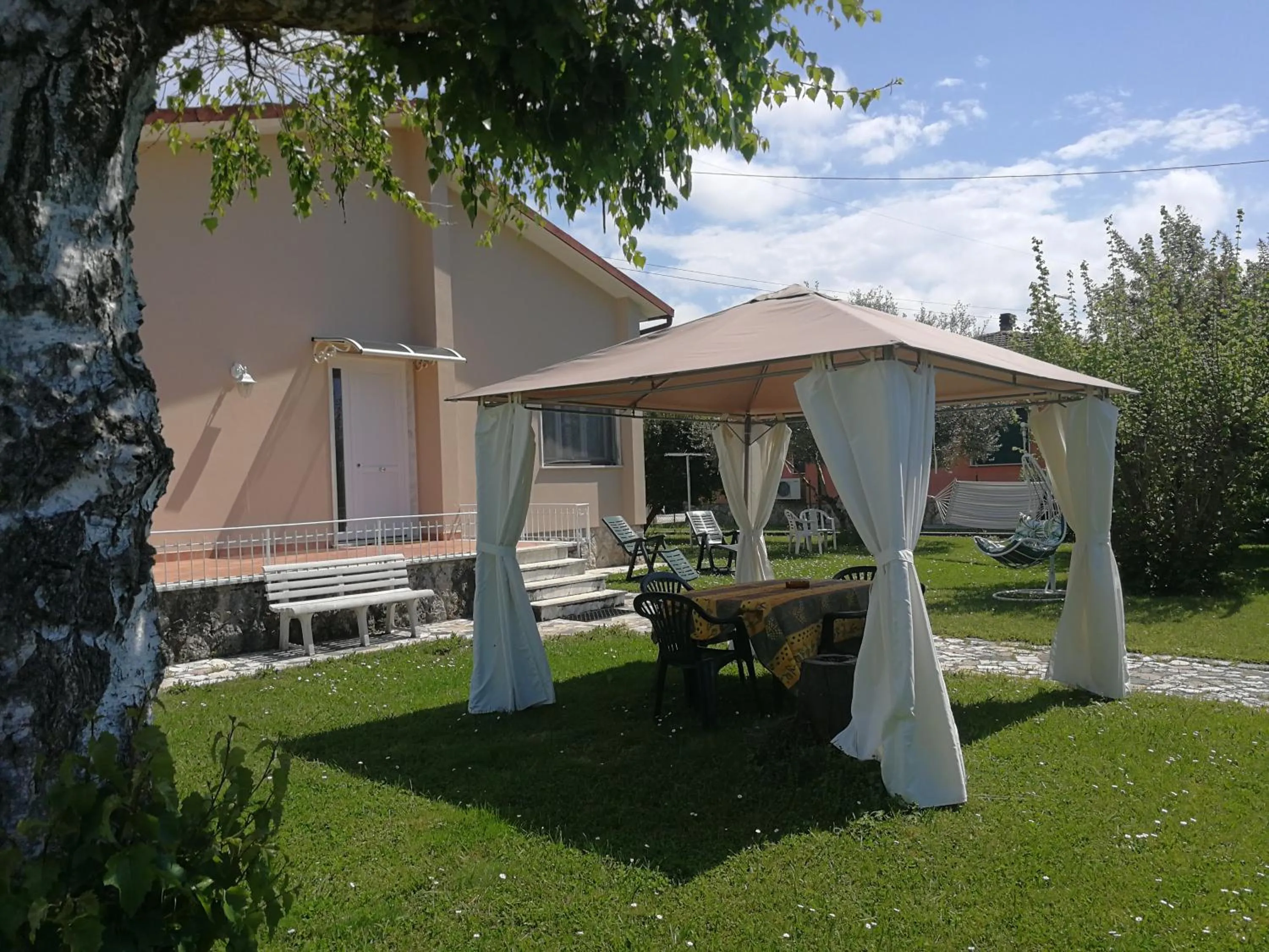 Garden in La Mimosa Chic