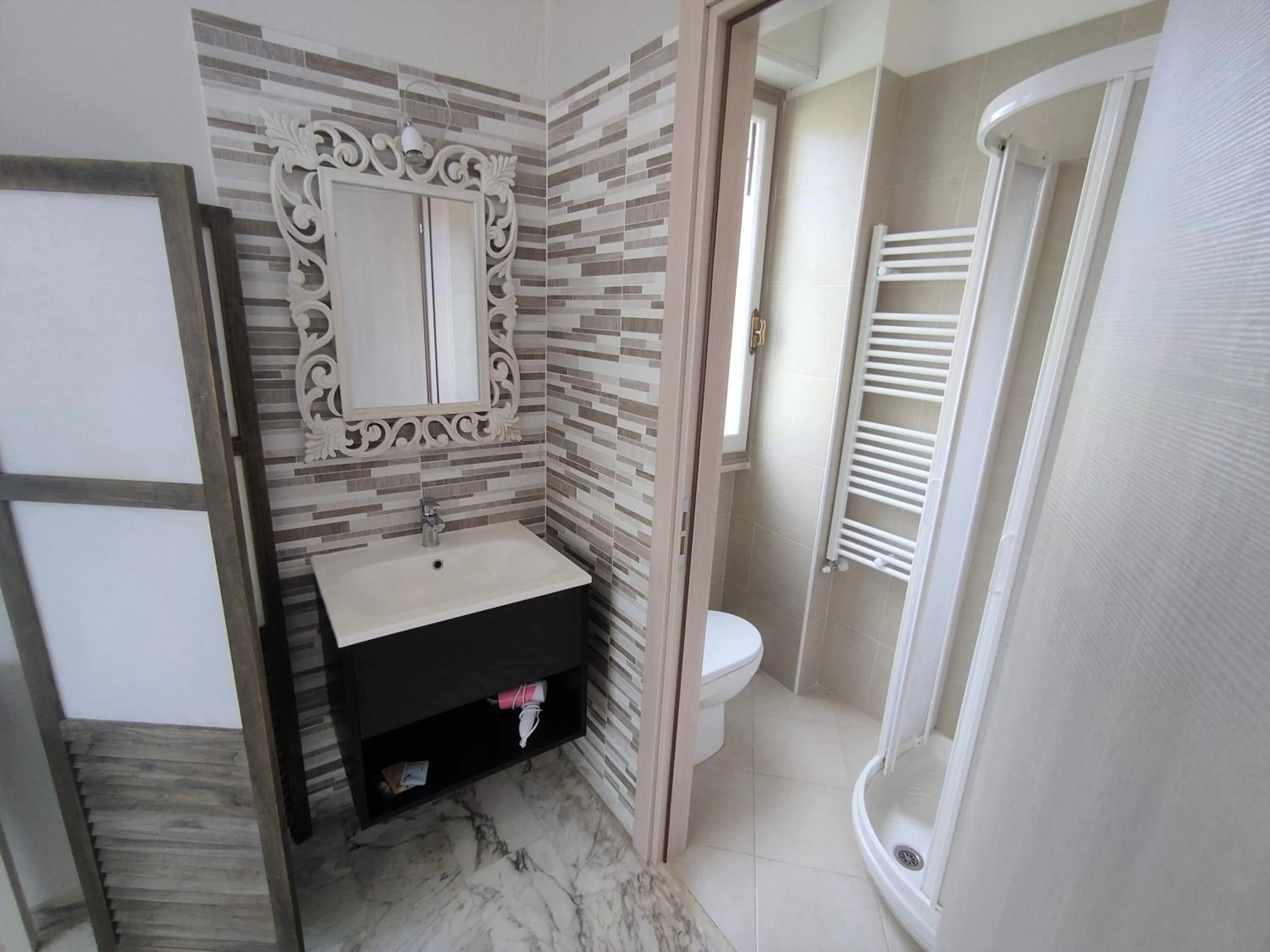 Bathroom in La Mimosa Chic