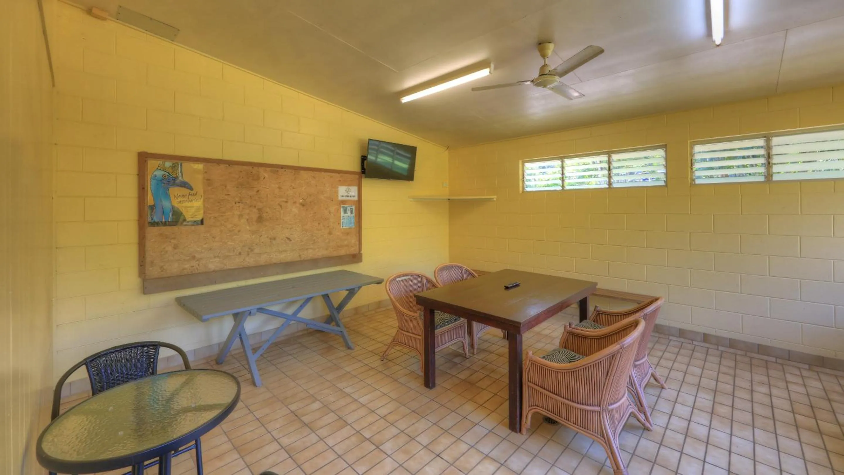 Communal kitchen in Flying Fish Point Tourist Park