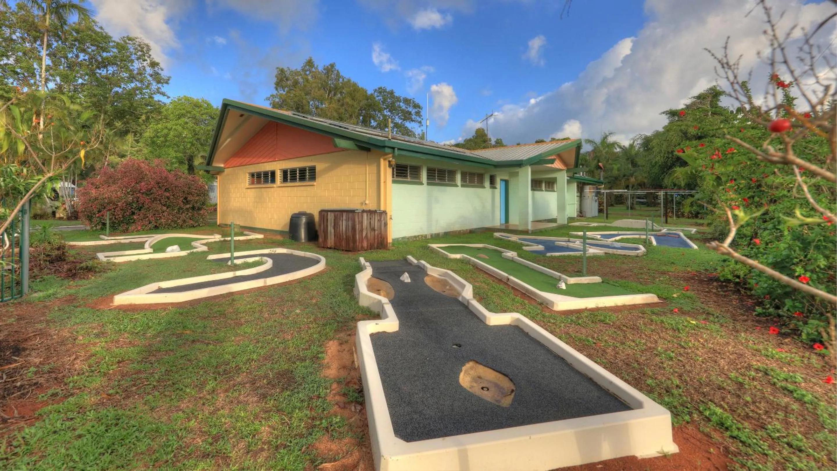 Property building in Flying Fish Point Tourist Park