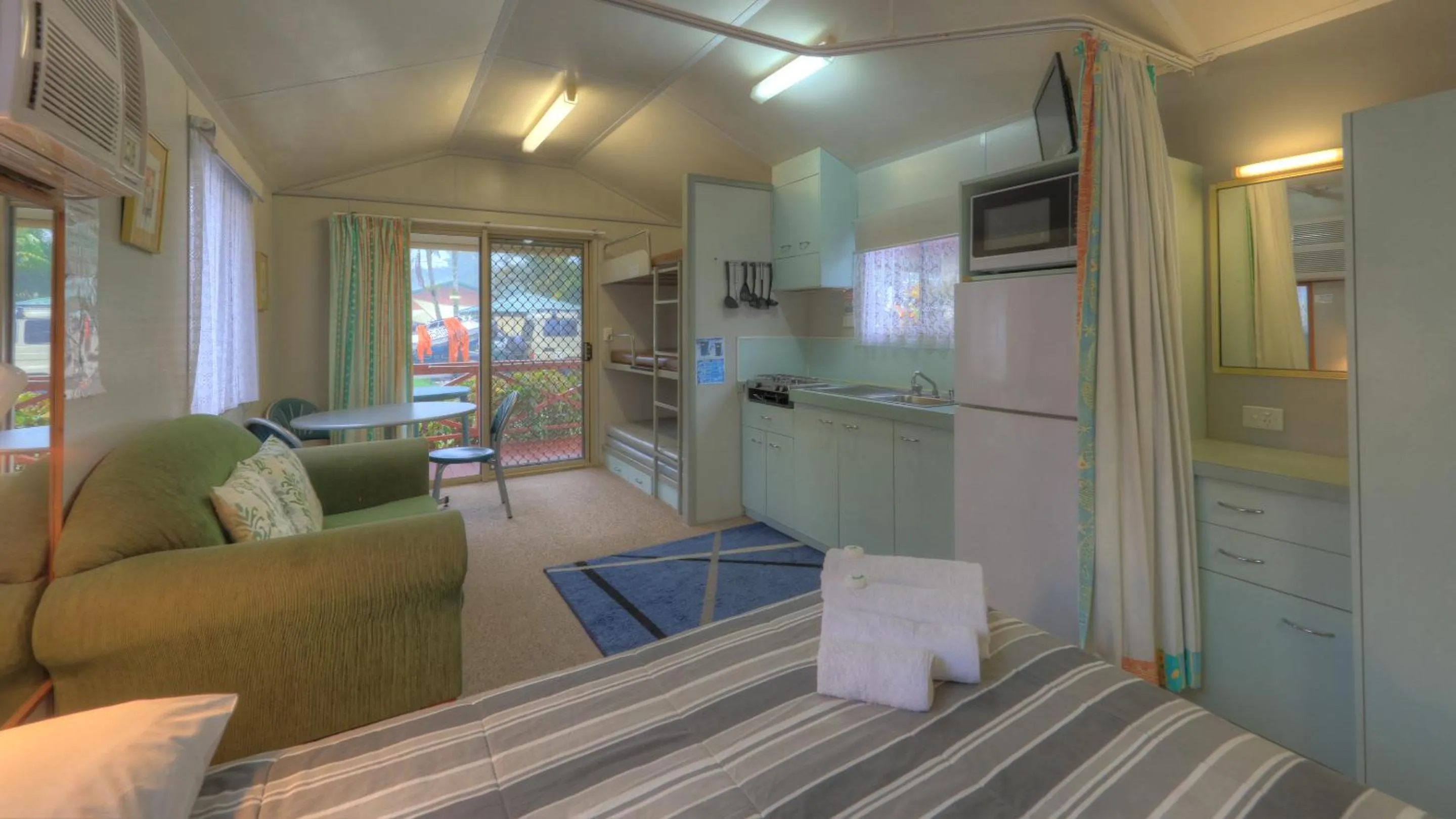 Kitchen or kitchenette in Flying Fish Point Tourist Park
