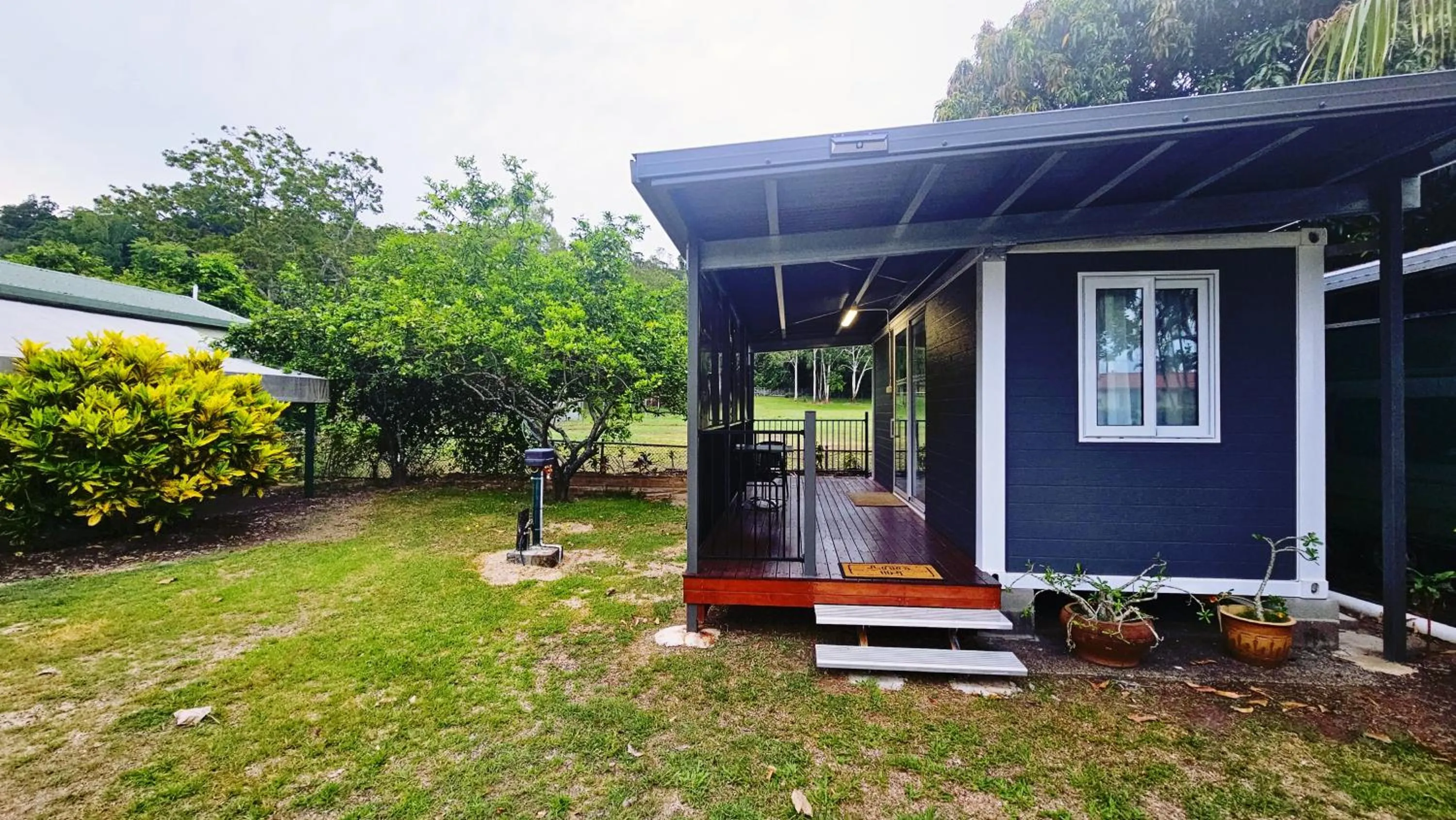 Property building in Flying Fish Point Tourist Park