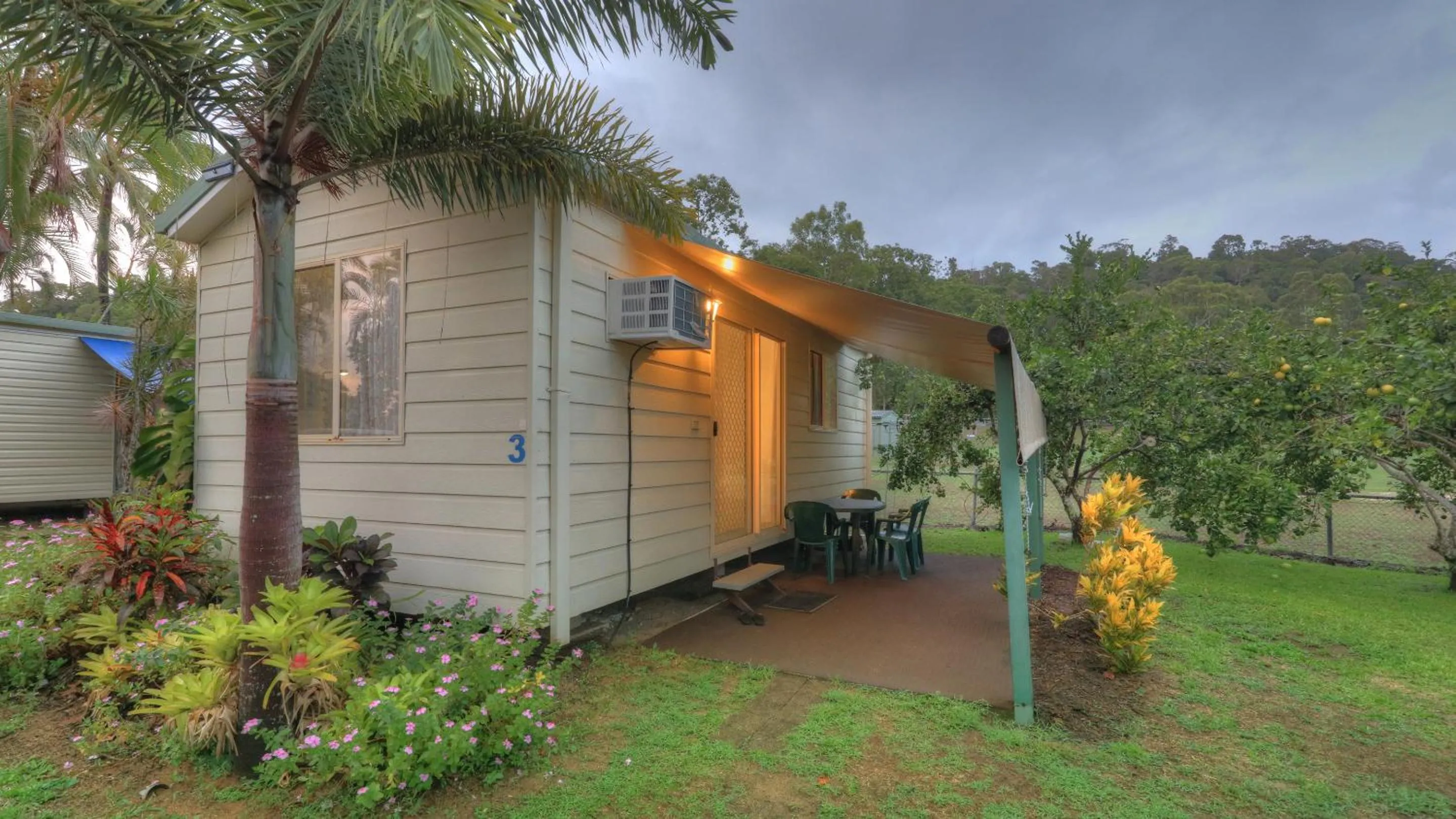 Property building in Flying Fish Point Tourist Park
