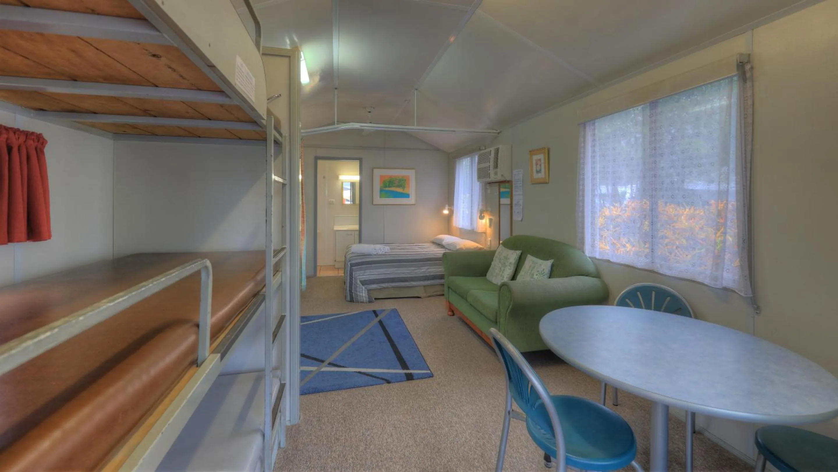 Bathroom, Bed in Flying Fish Point Tourist Park