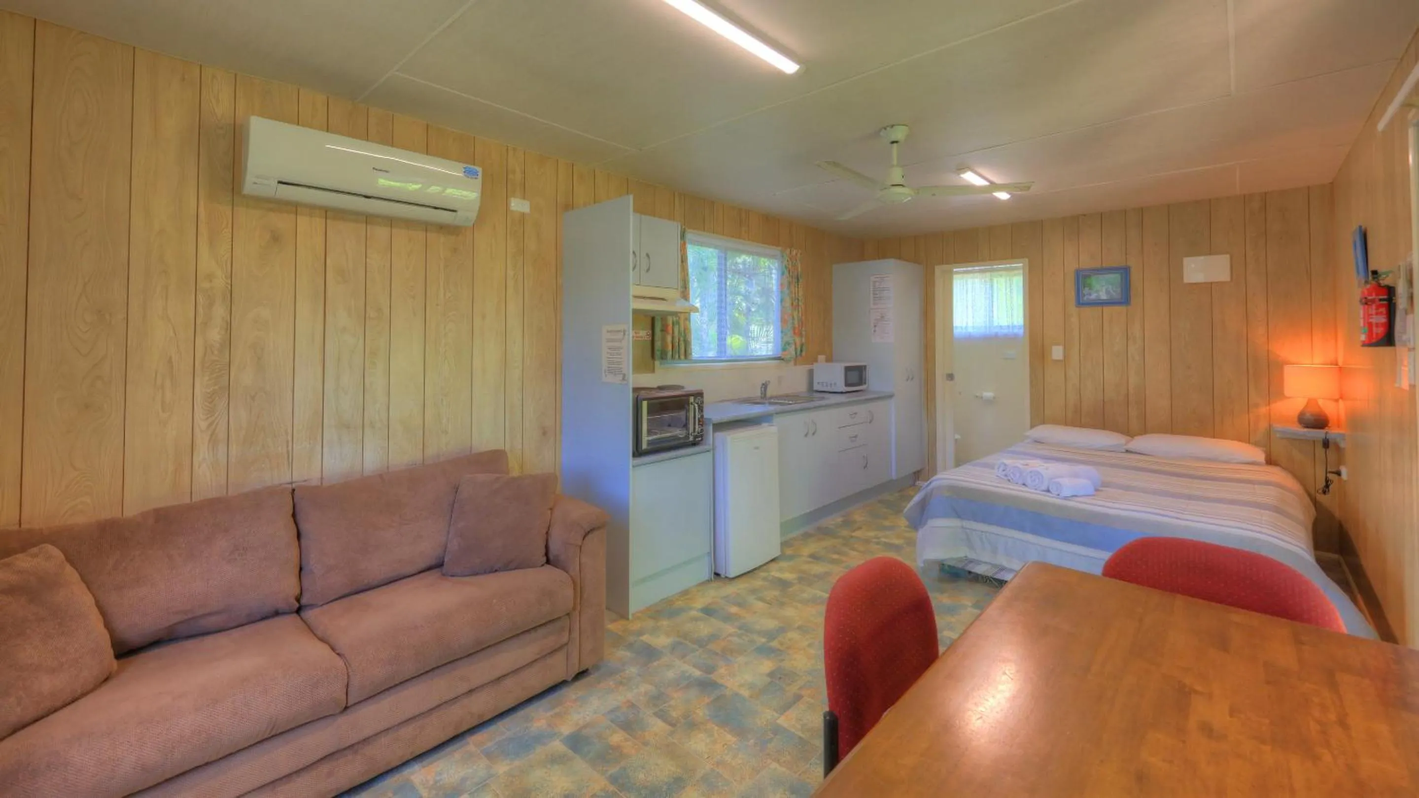 Living room, Bed in Flying Fish Point Tourist Park