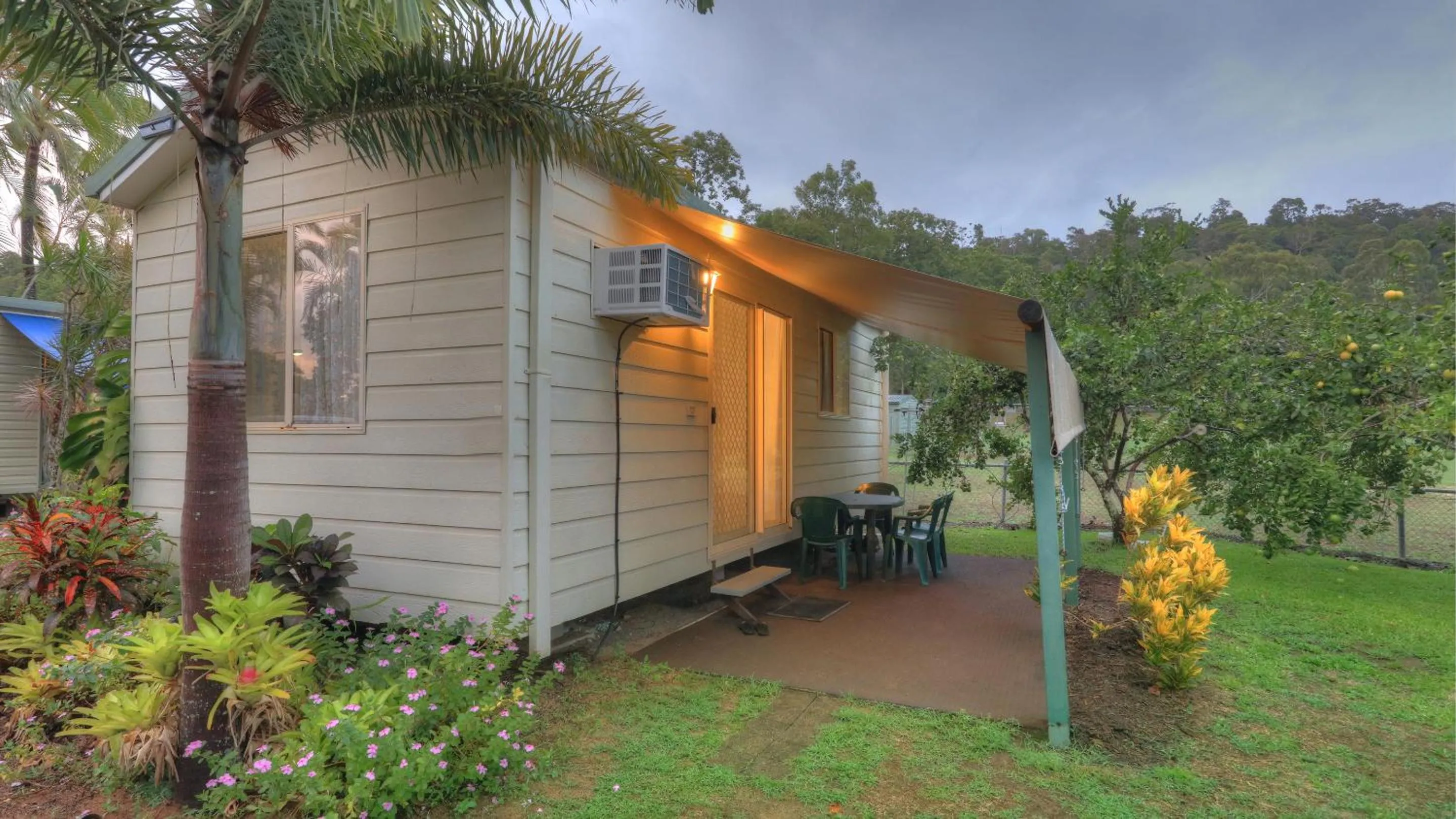 Property building in Flying Fish Point Tourist Park