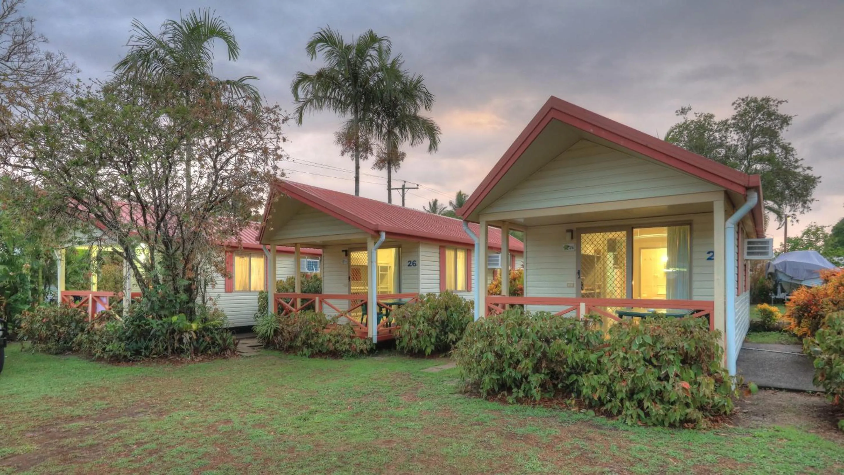 Property building in Flying Fish Point Tourist Park