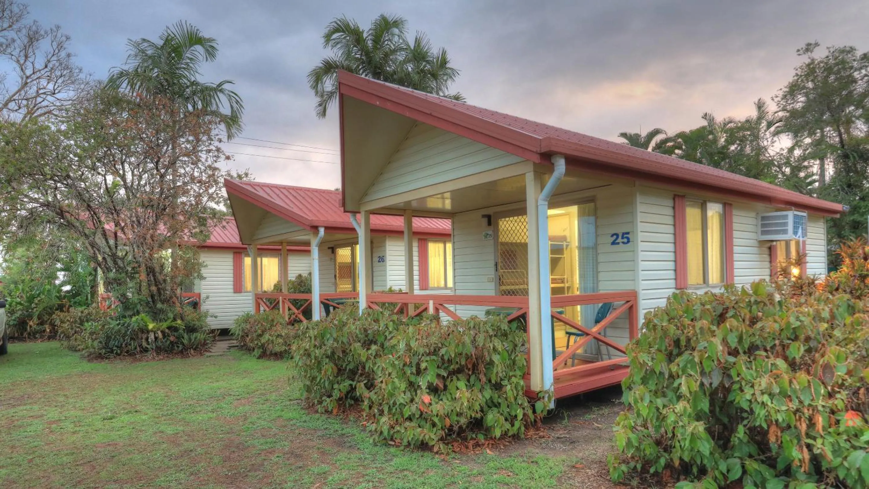 Property building in Flying Fish Point Tourist Park