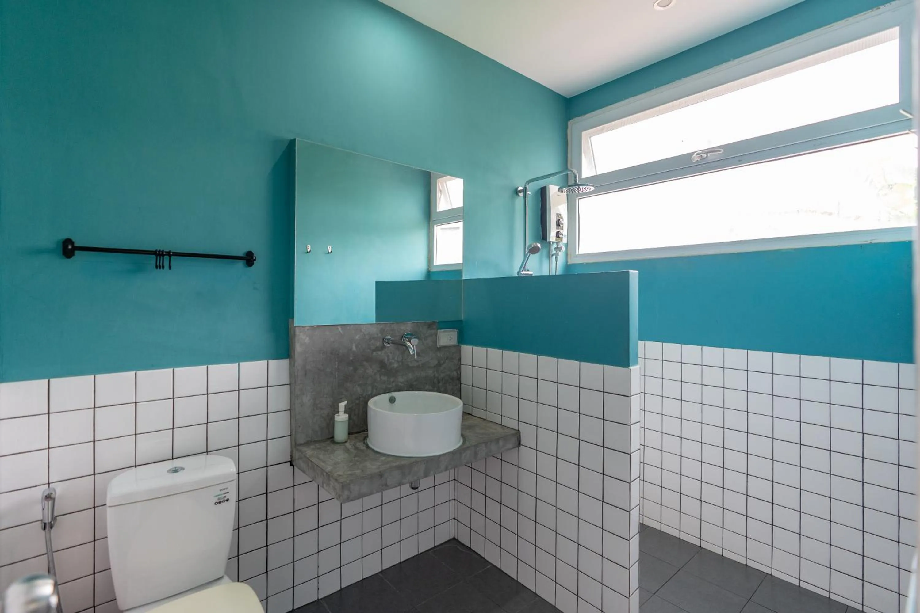 Toilet in Mammoth Boutique Hotel