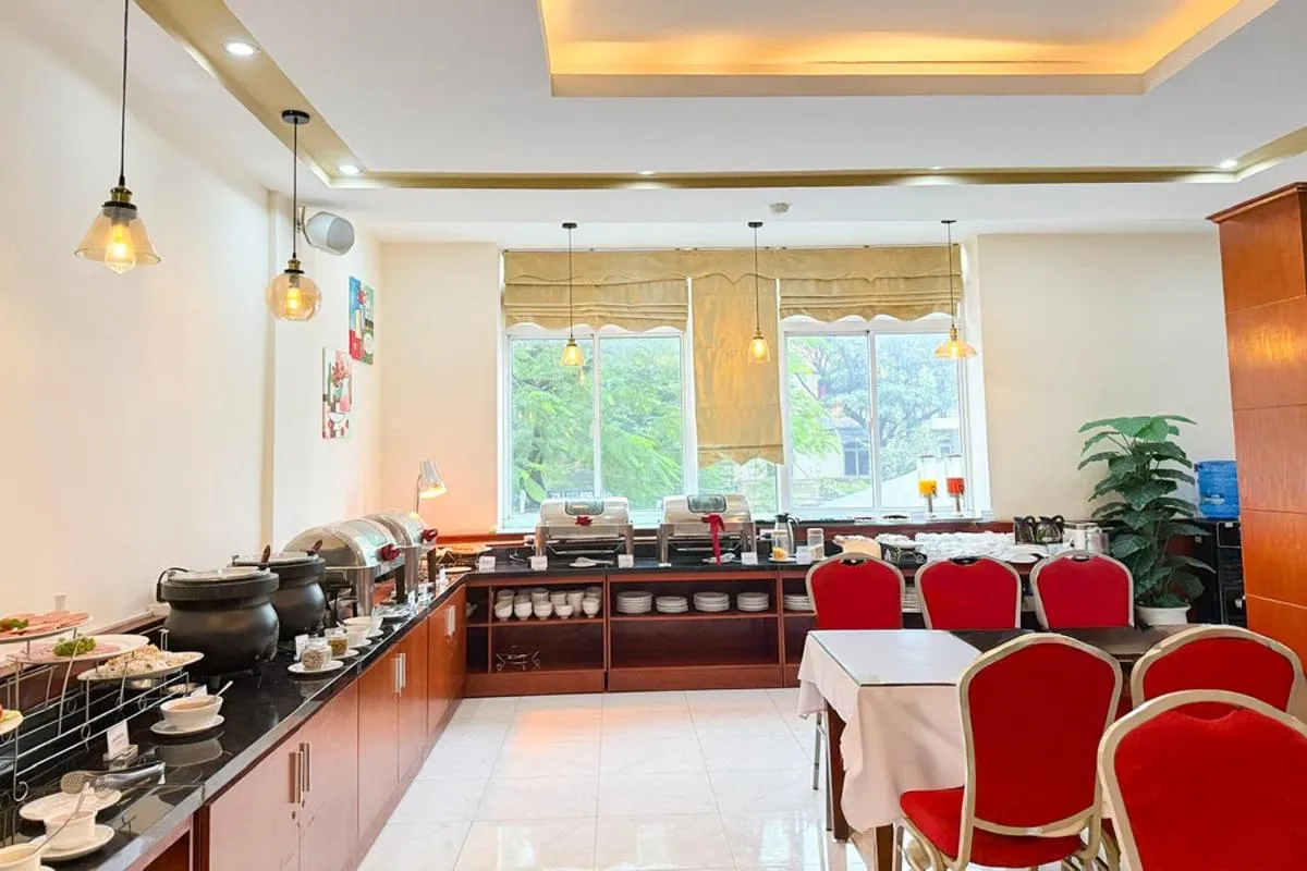 Restaurant/places to eat in A25 Hotel - 705 Lac Long Quan