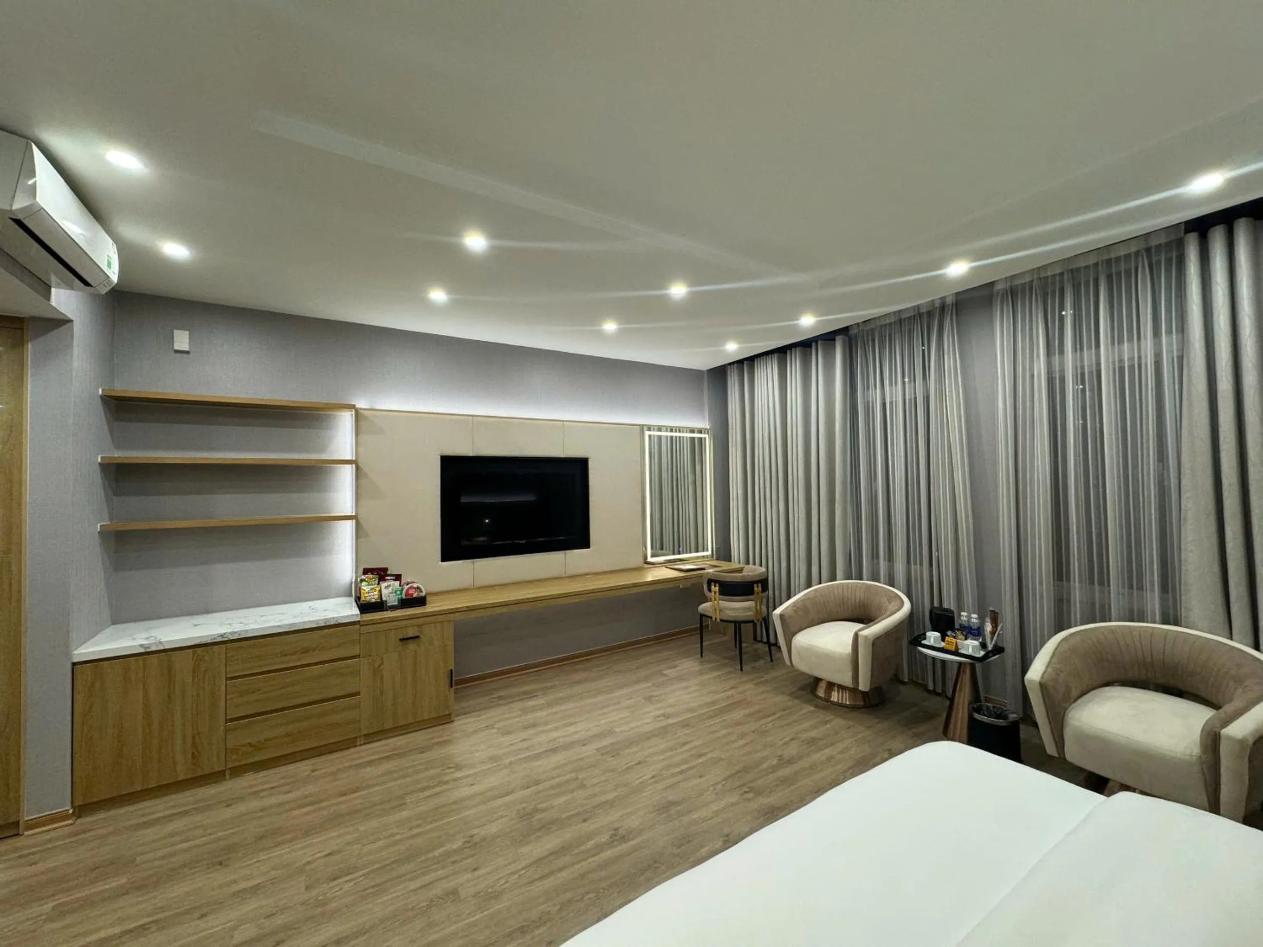 Communal lounge/ TV room in A25 Hotel - 705 Lac Long Quan