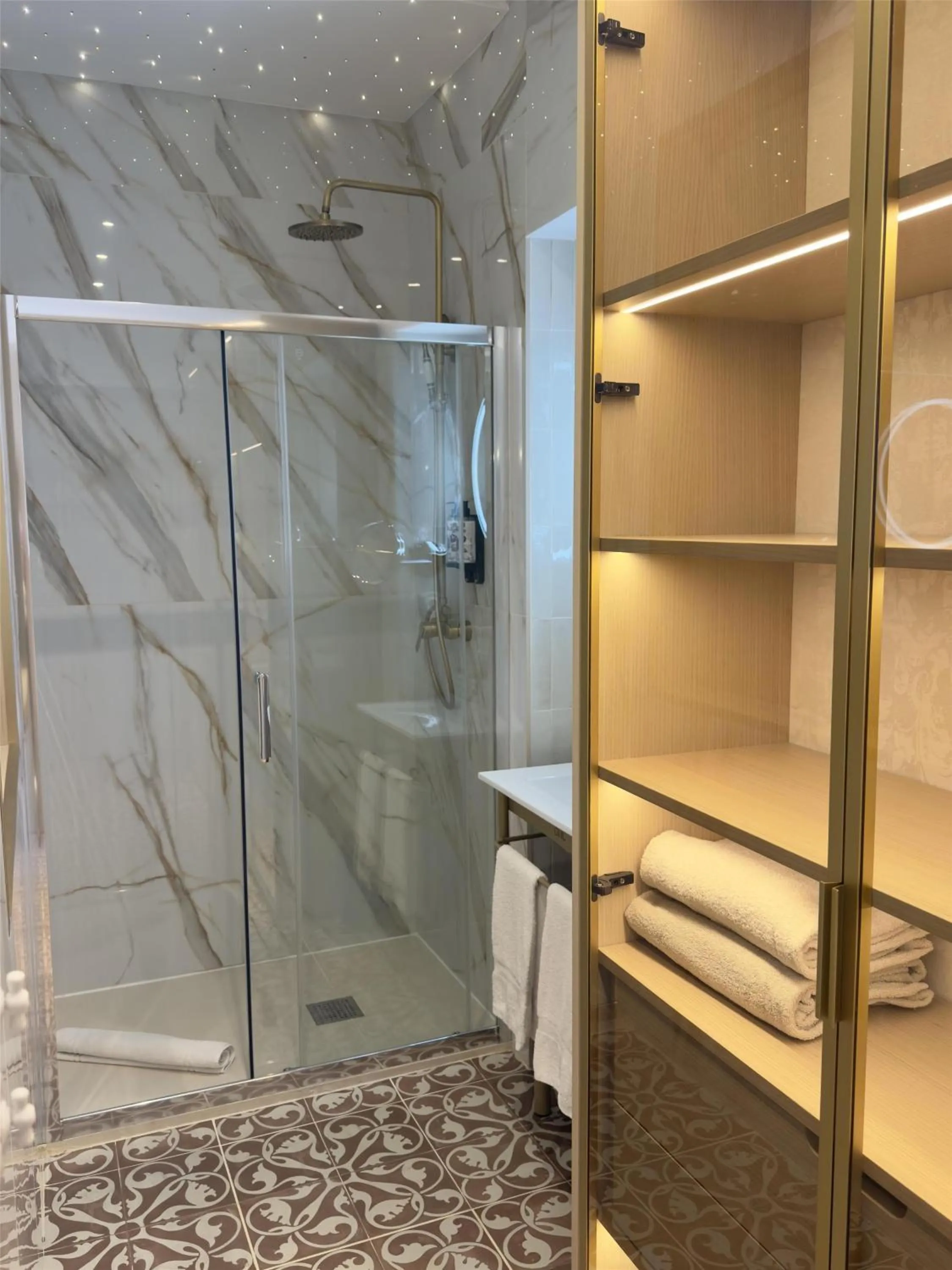 Bathroom in Grand Hotel Des Lecques; BW Signature Collection