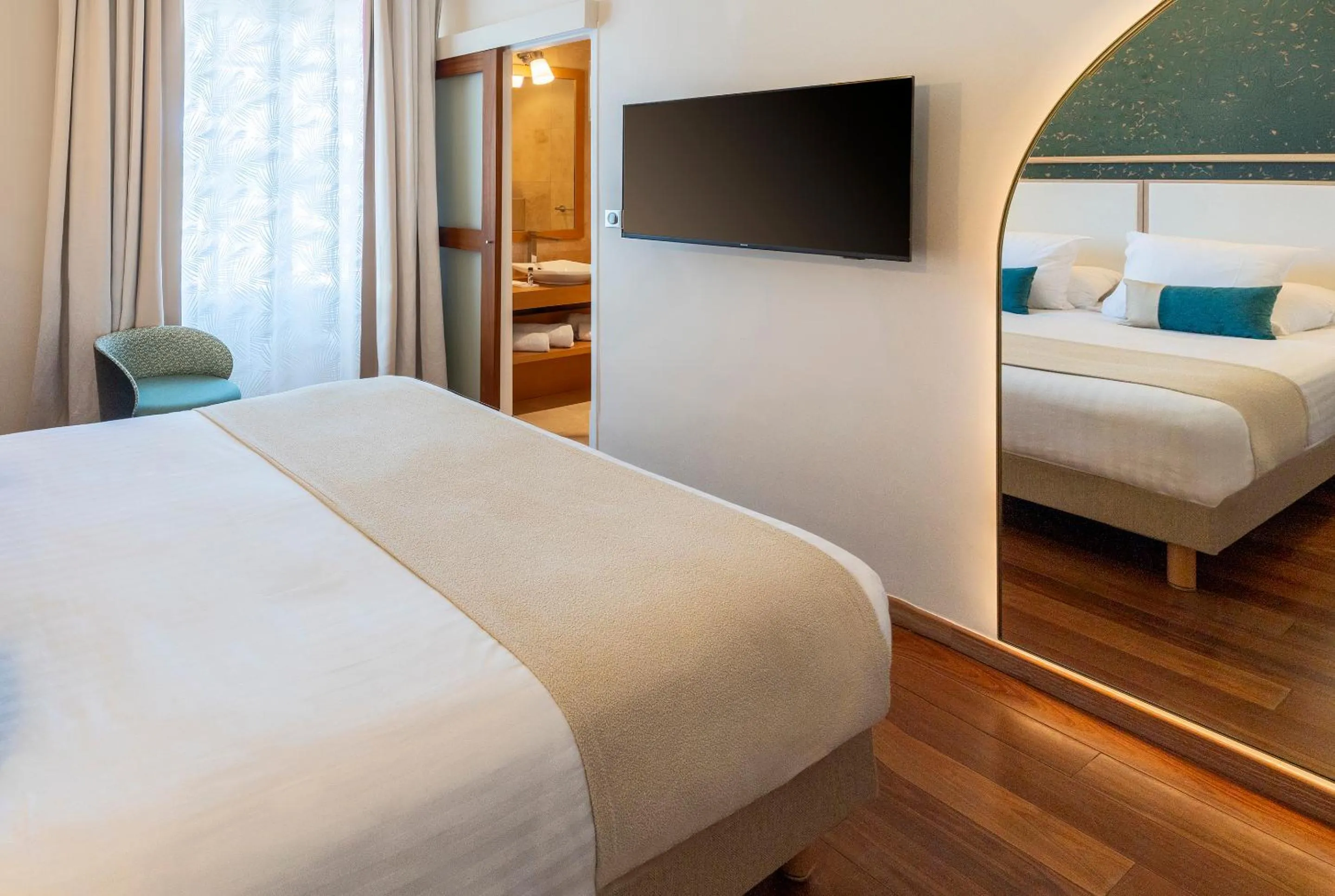 Bedroom, Bed in Grand Hotel Des Lecques; BW Signature Collection