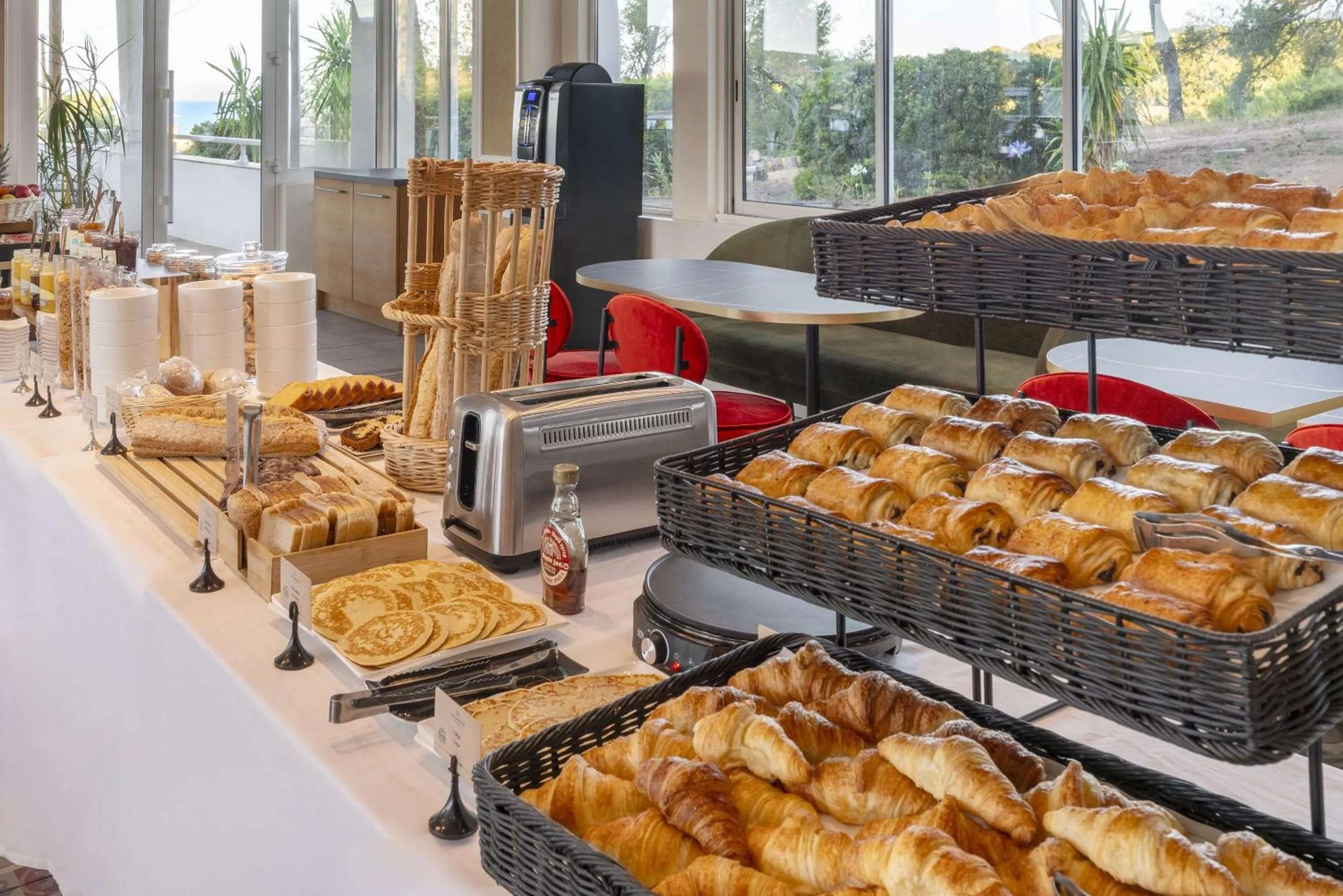 Restaurant/places to eat in Grand Hotel Des Lecques; BW Signature Collection