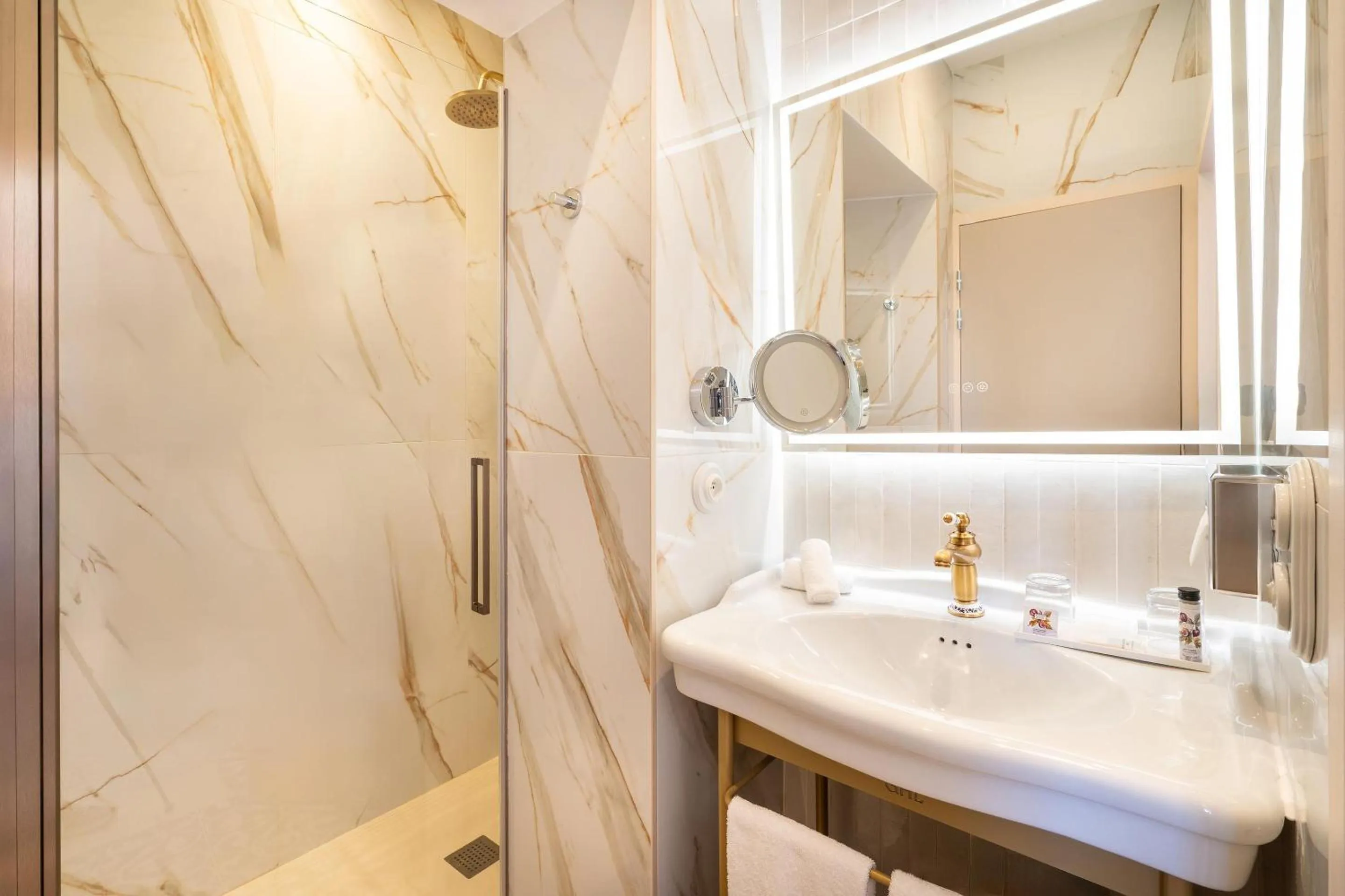 Bathroom in Grand Hotel Des Lecques; BW Signature Collection