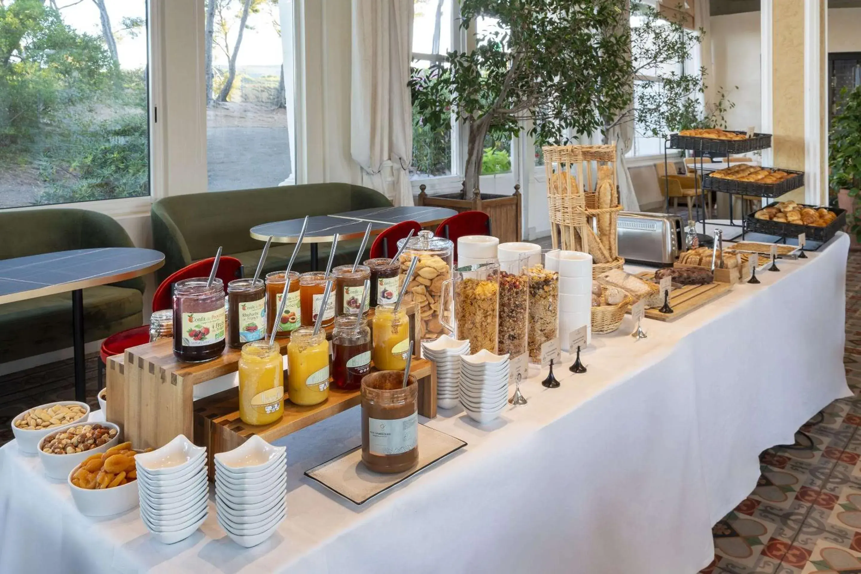 Restaurant/places to eat in Grand Hotel Des Lecques; BW Signature Collection Restaurant/places to eat in Grand Hotel Des Lecques; BW Signature Collection