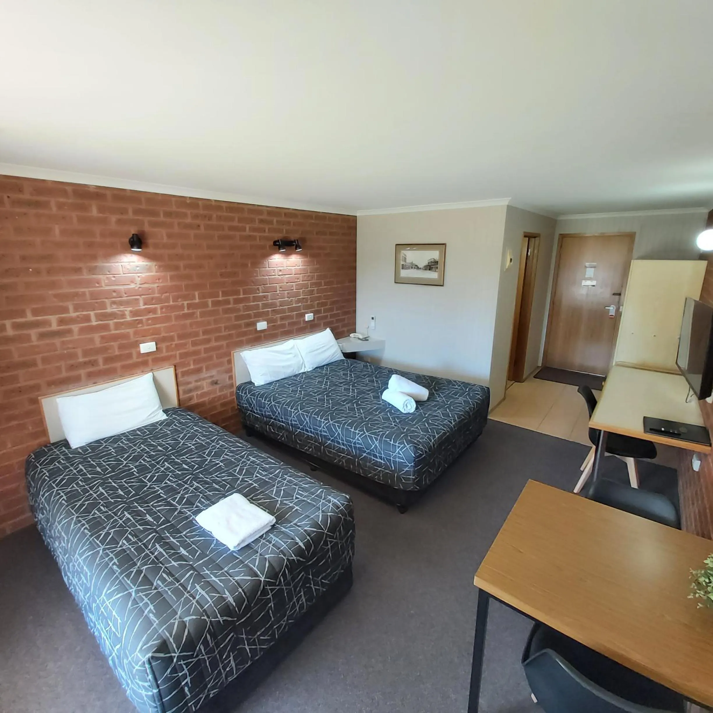 Bedroom, Bed in Country Mile Motor Inn