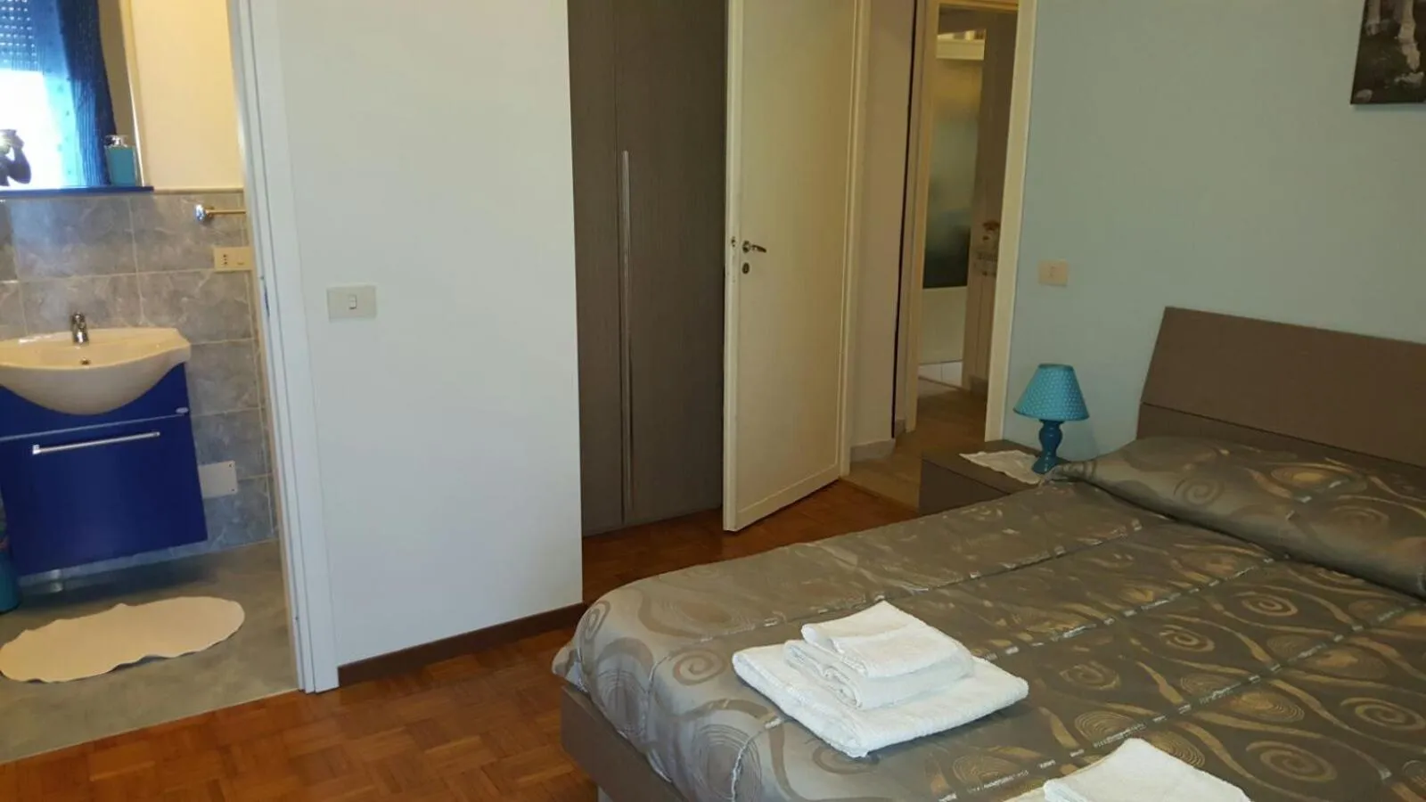 Bathroom, Bed in Domina Romae B&B