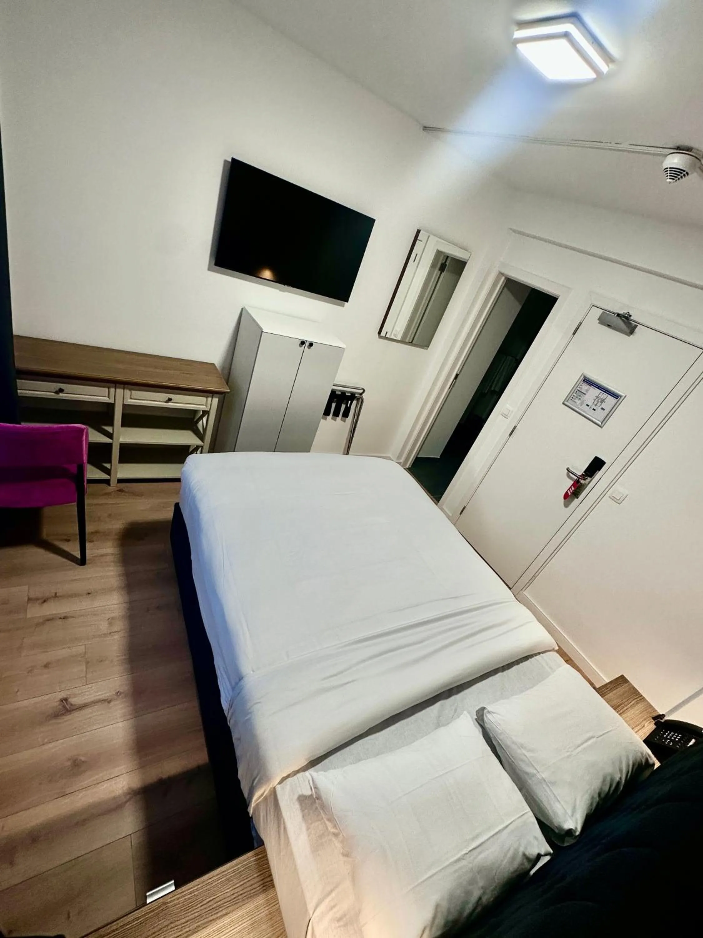 TV and multimedia, Bed in Hotel Albert