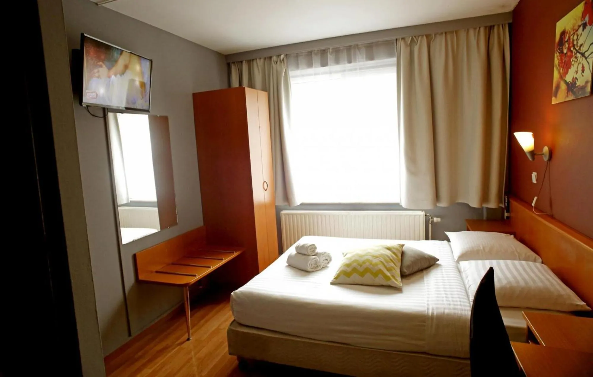 Photo of the whole room in Albert Hotel