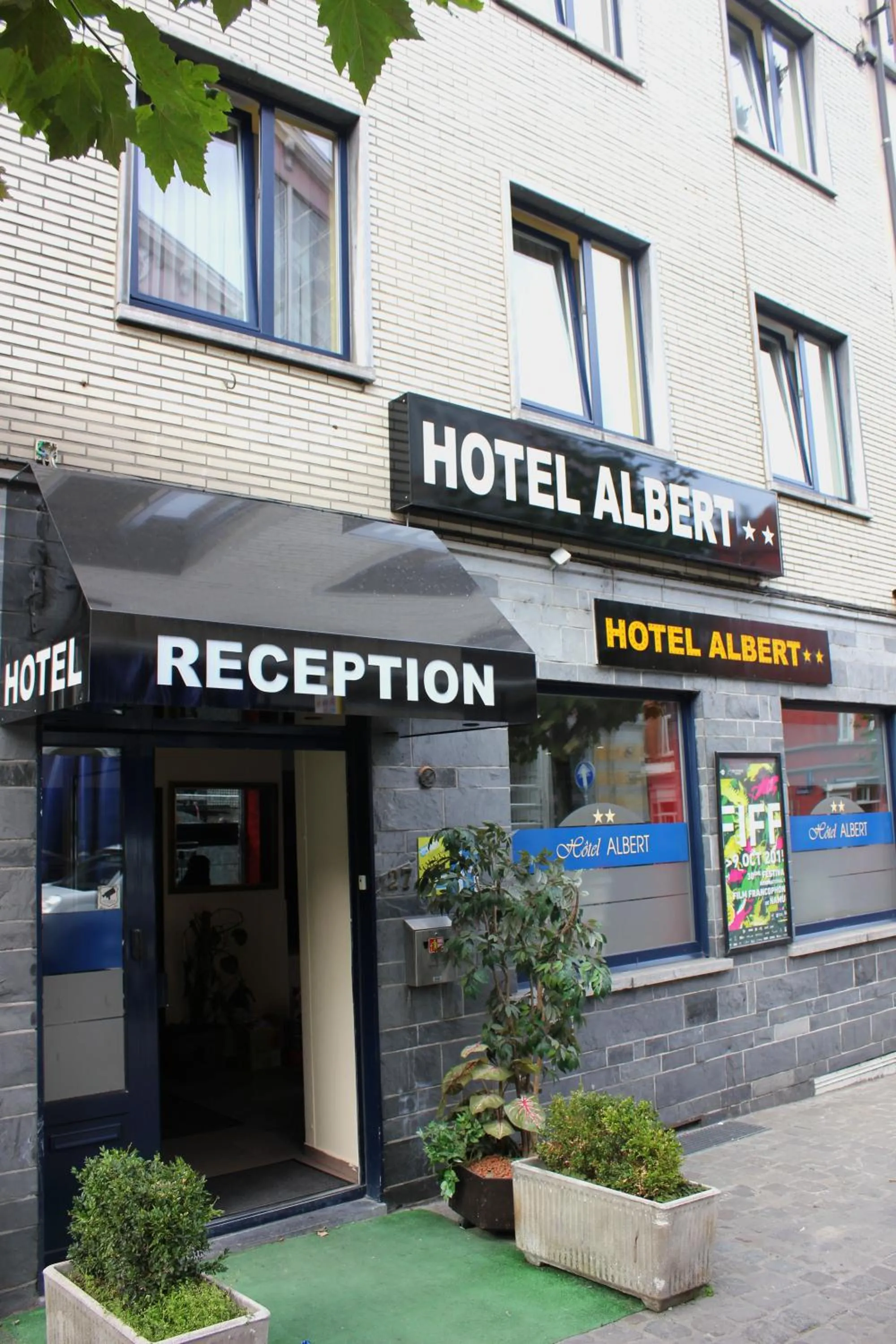 Facade/entrance in Albert Hotel