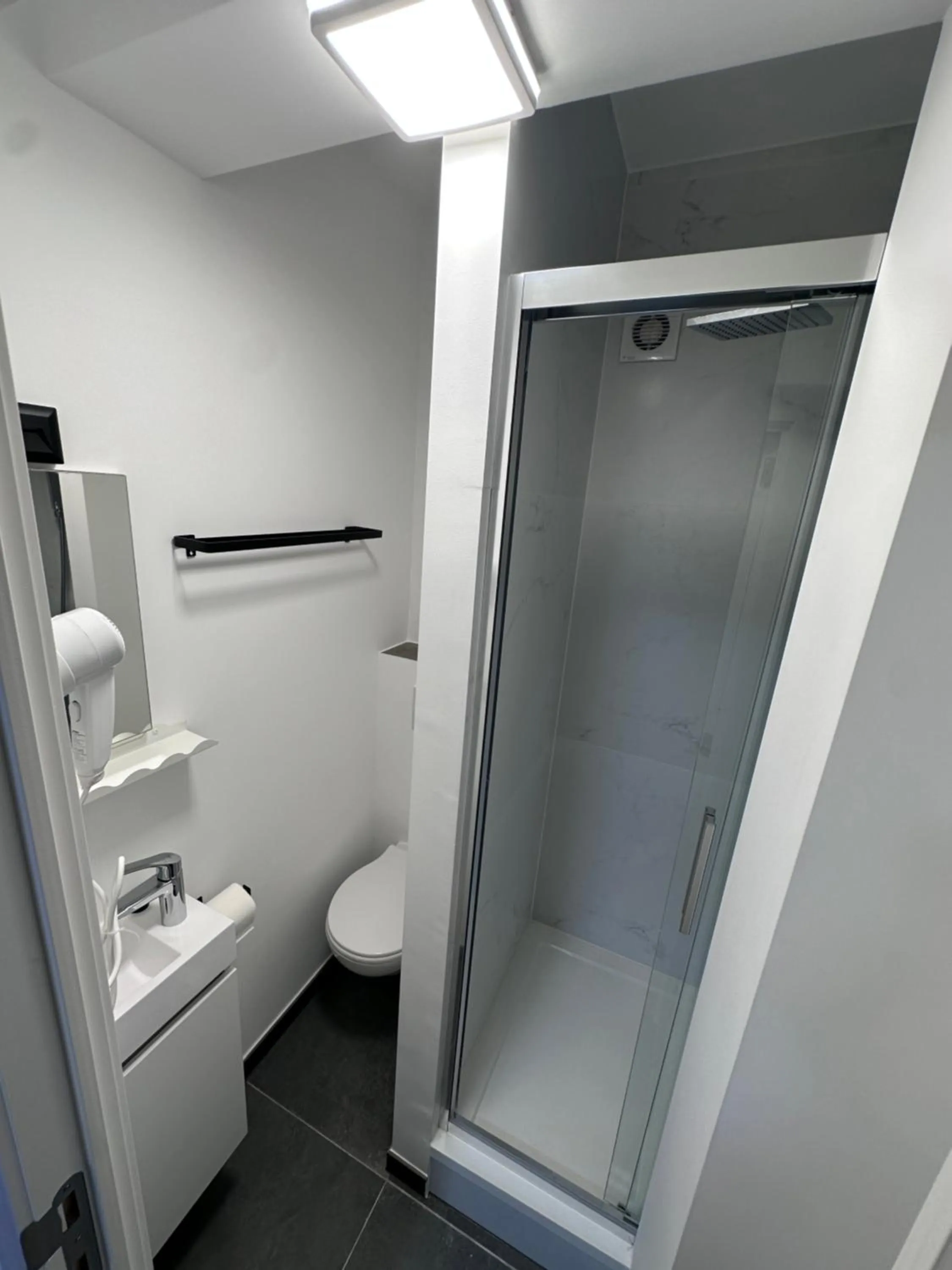 Shower in Hotel Albert