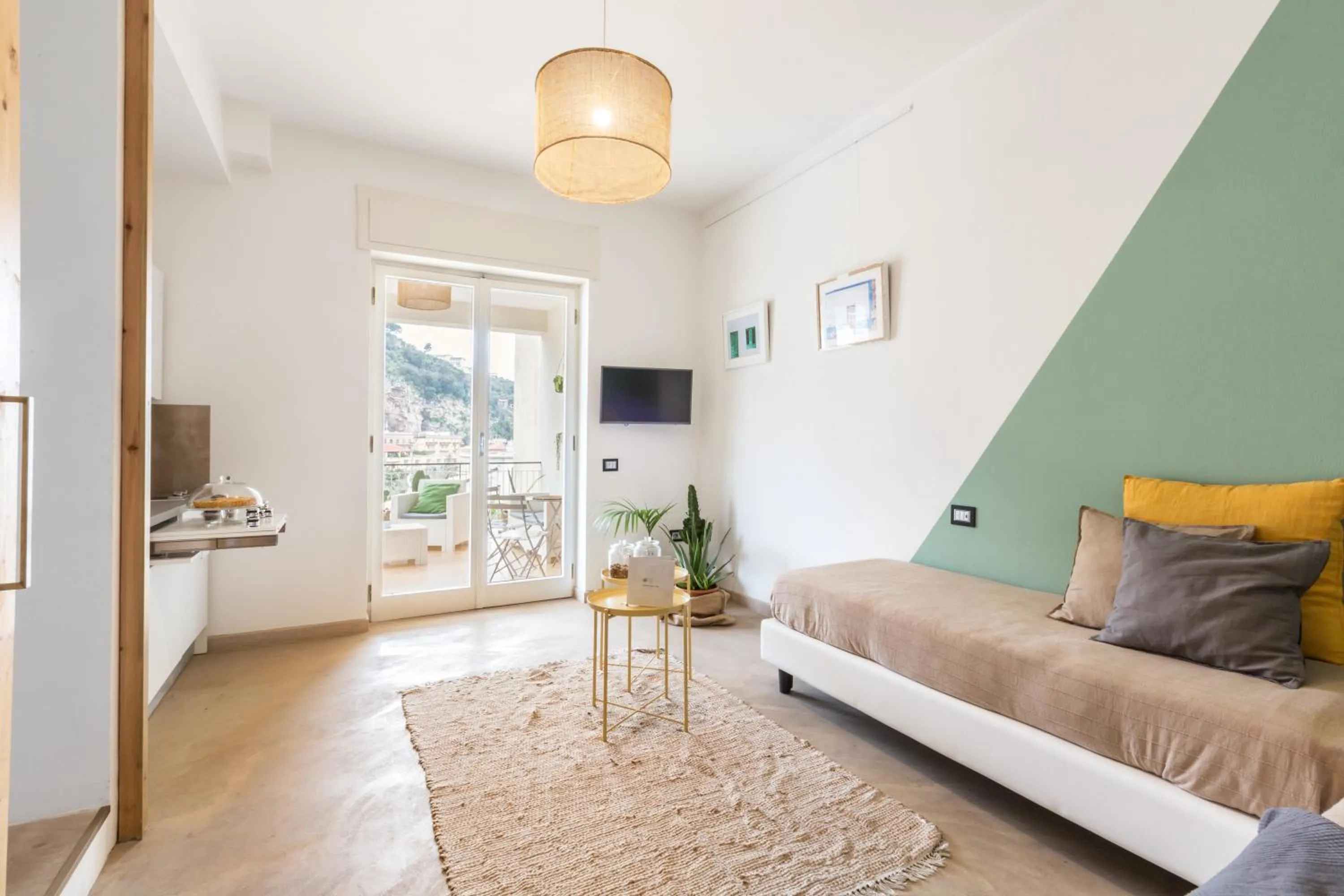 SorrentoVibes - Luxury Four Bedroom Home with Amazing Terraces in Sorrento