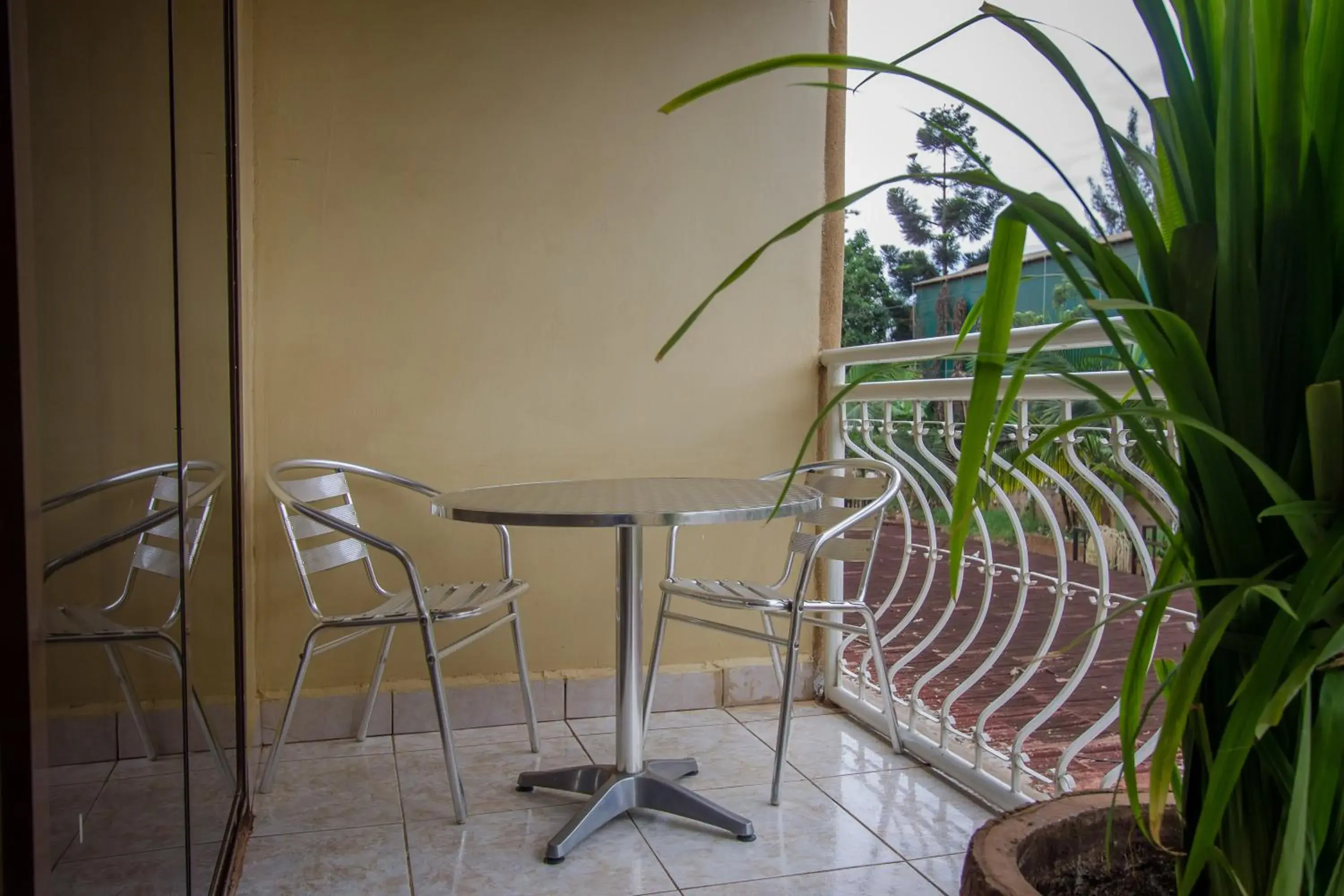 Deluxe Studio - single occupancy in Crystal Suites & Apartments Deluxe Studio - single occupancy in Crystal Suites & Apartments