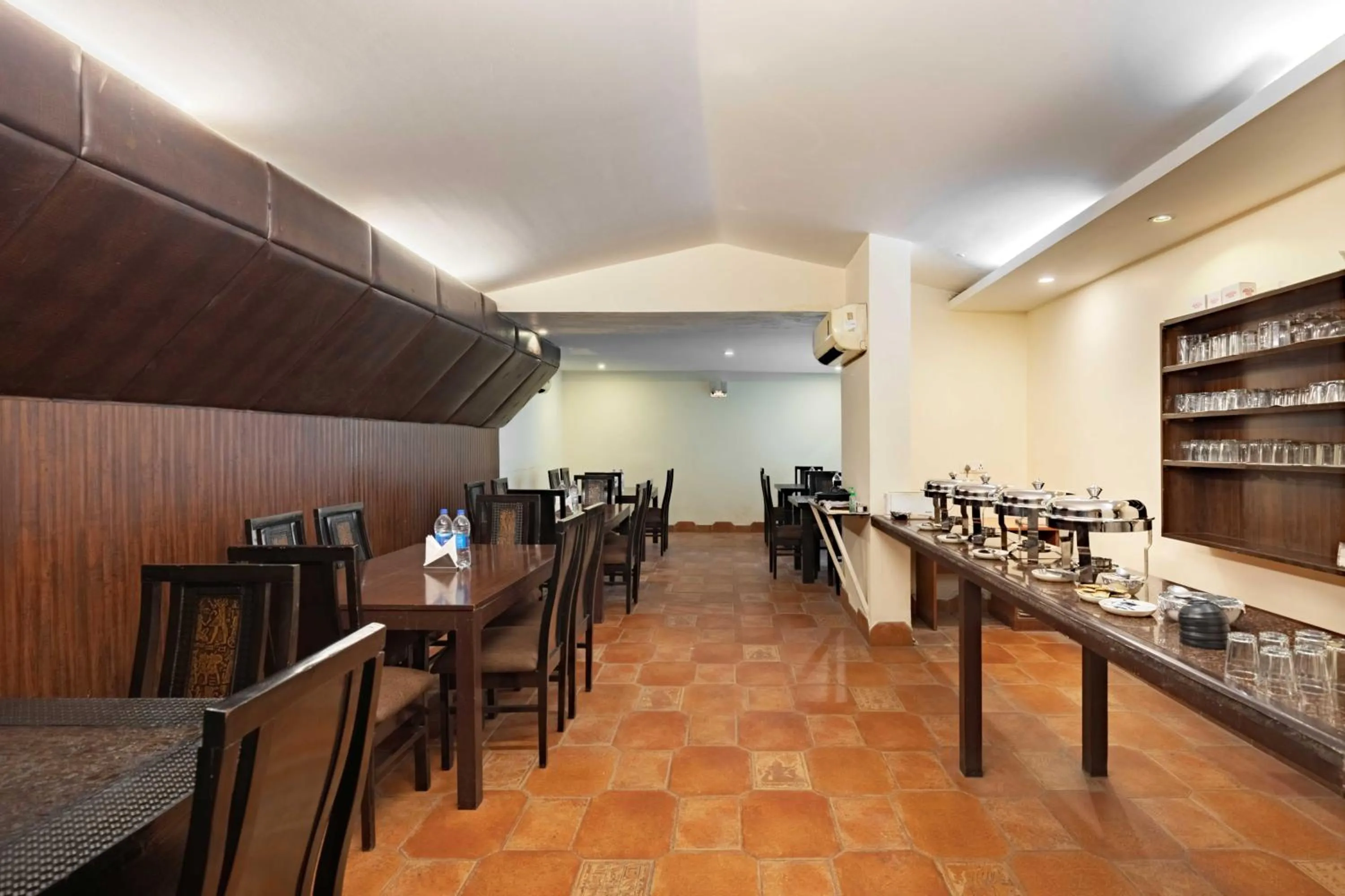 Restaurant/places to eat in Treebo White Castle, Gurgaon