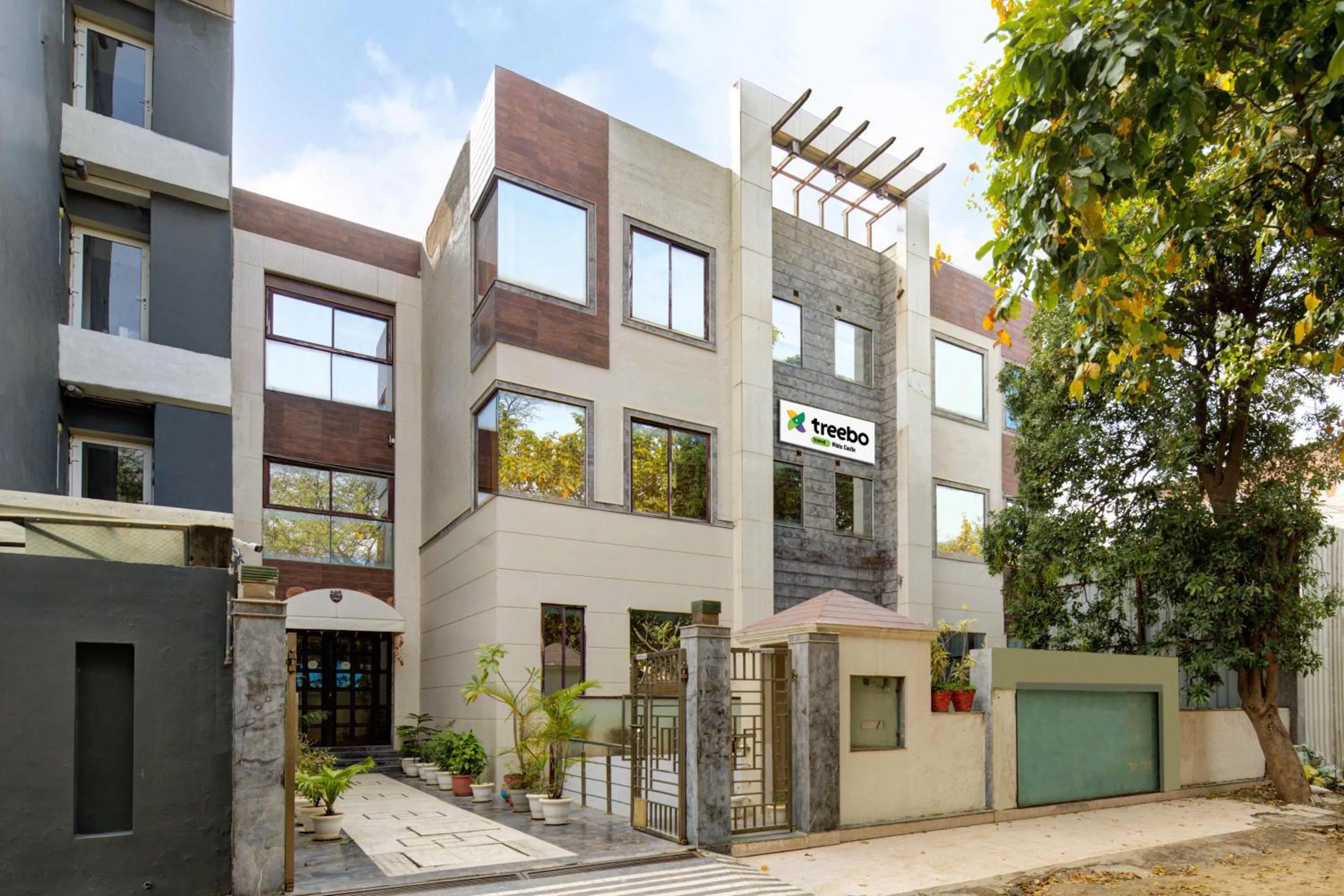 Facade/entrance in Treebo White Castle, Gurgaon
