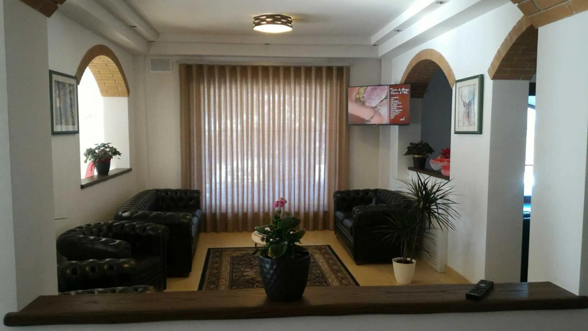 Communal lounge/ TV room in Hotel Il Bucaneve