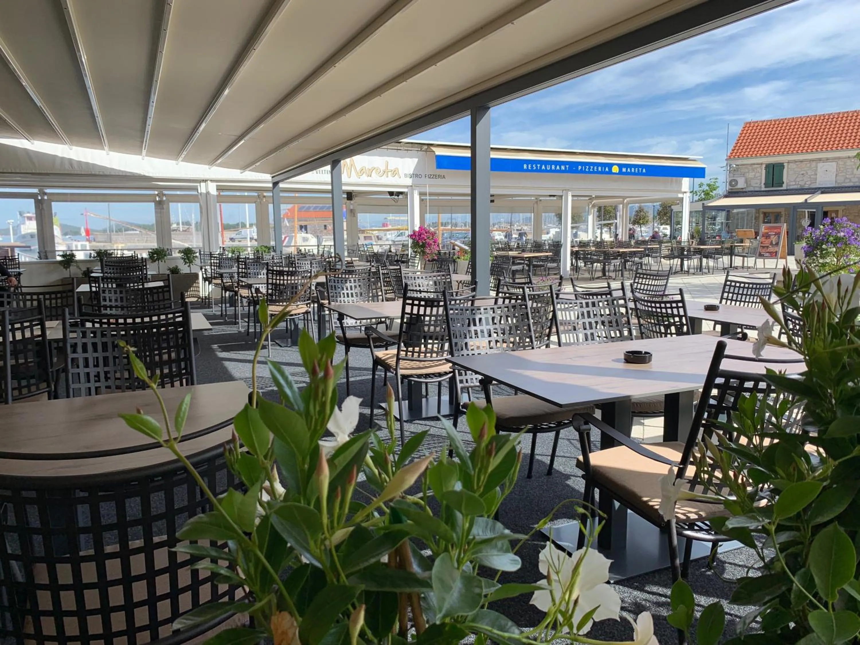 Restaurant/places to eat in Camp Rehut