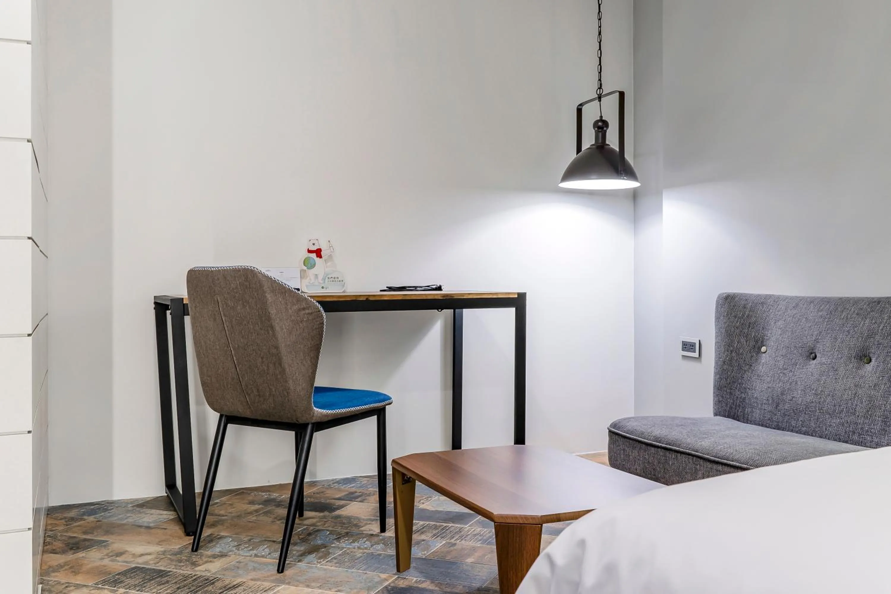 Seating area, Bed in Han Yan Design Hotel