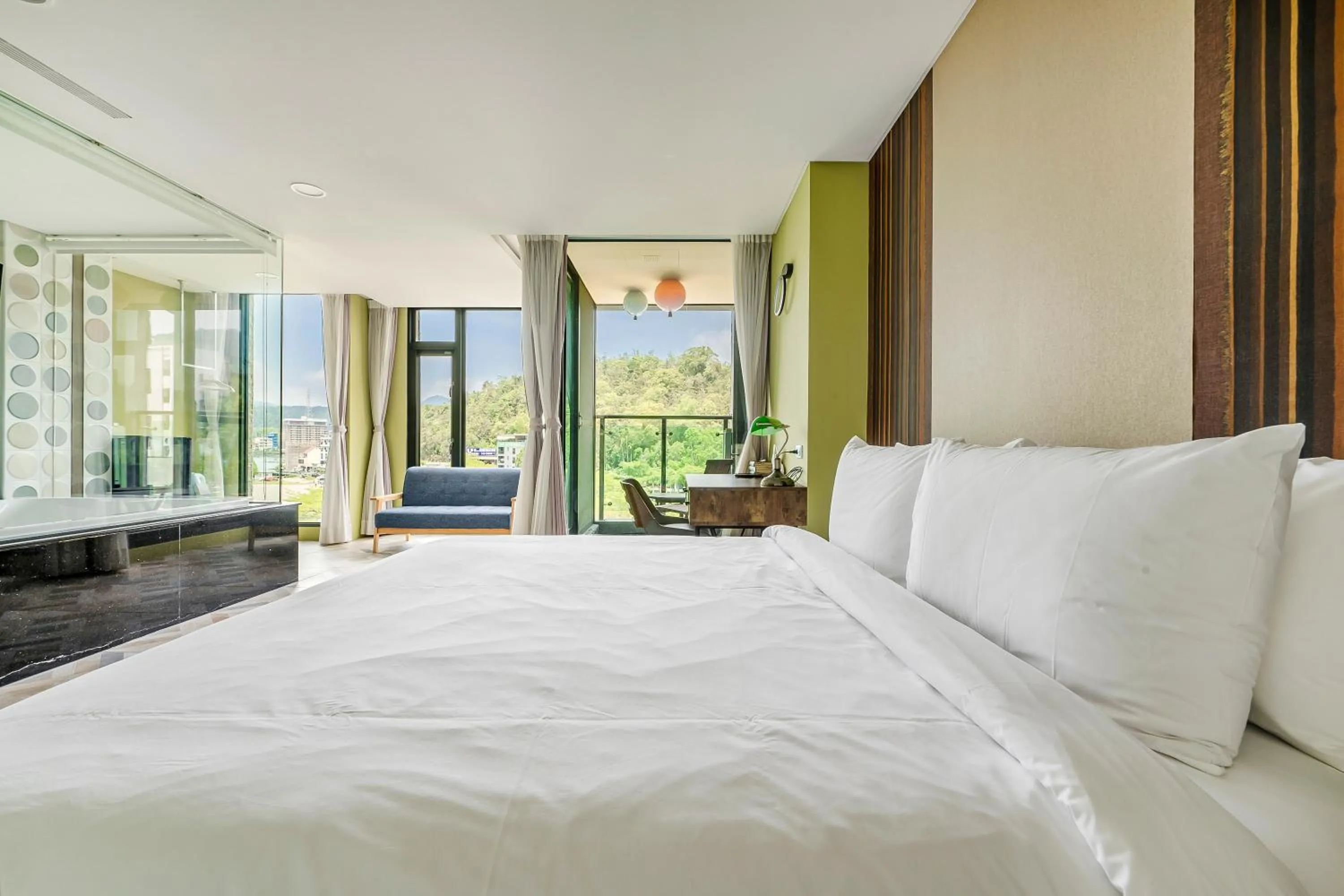 Photo of the whole room, Bed in Han Yan Design Hotel