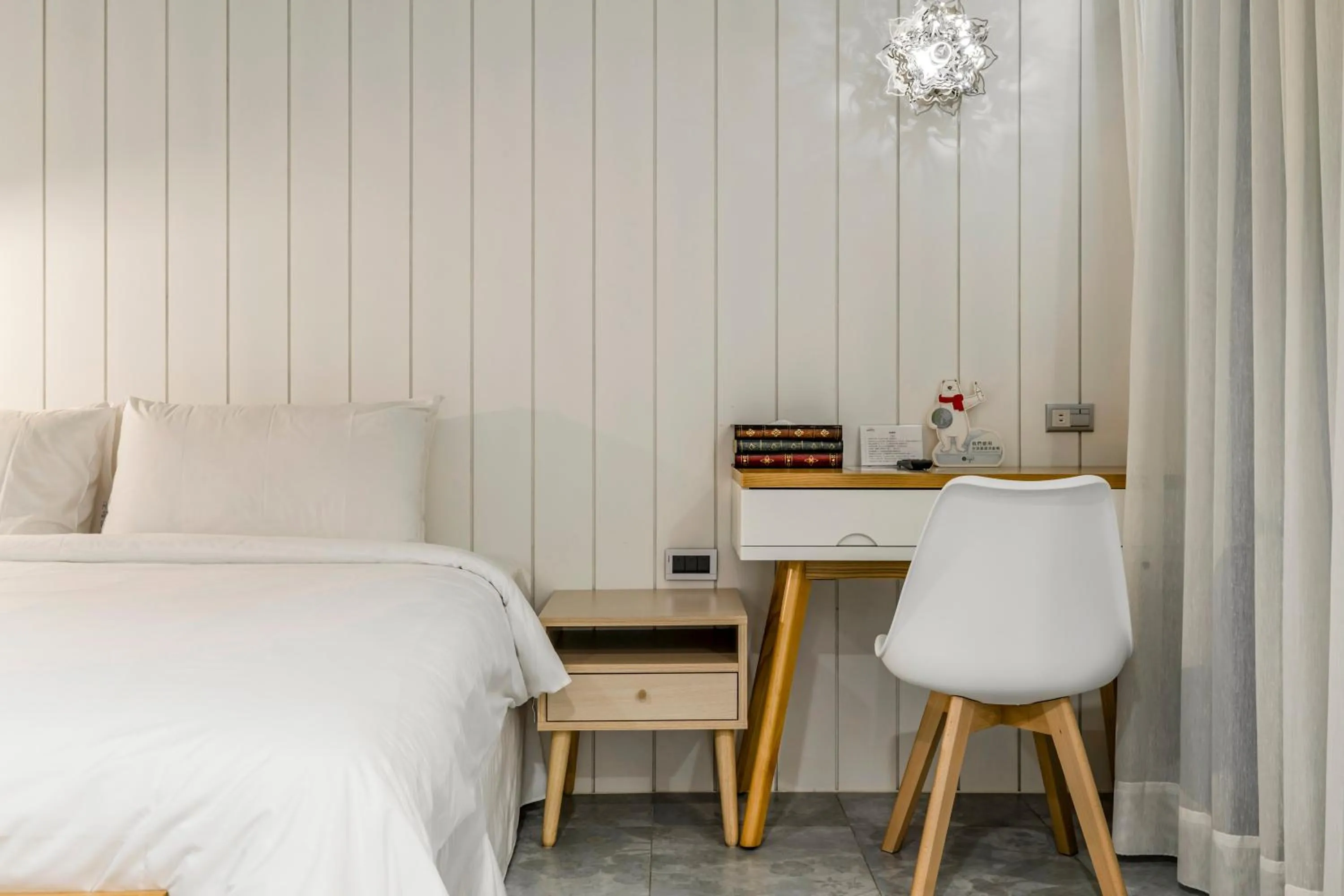 Bedroom, Bed in Han Yan Design Hotel