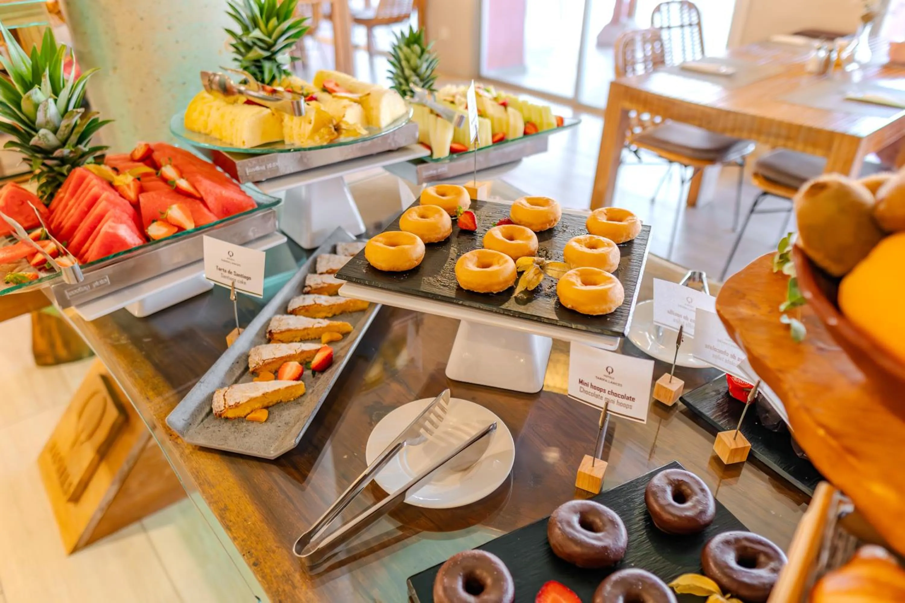 Buffet breakfast in Tarifa Lances by QHotels